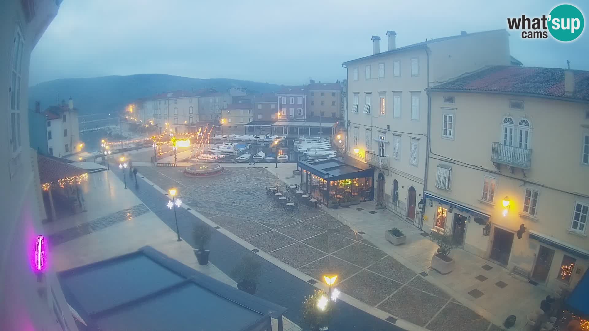 LIVE cam Cres città – piazza principale e “mandrač” – isola di Cherso – Croazia