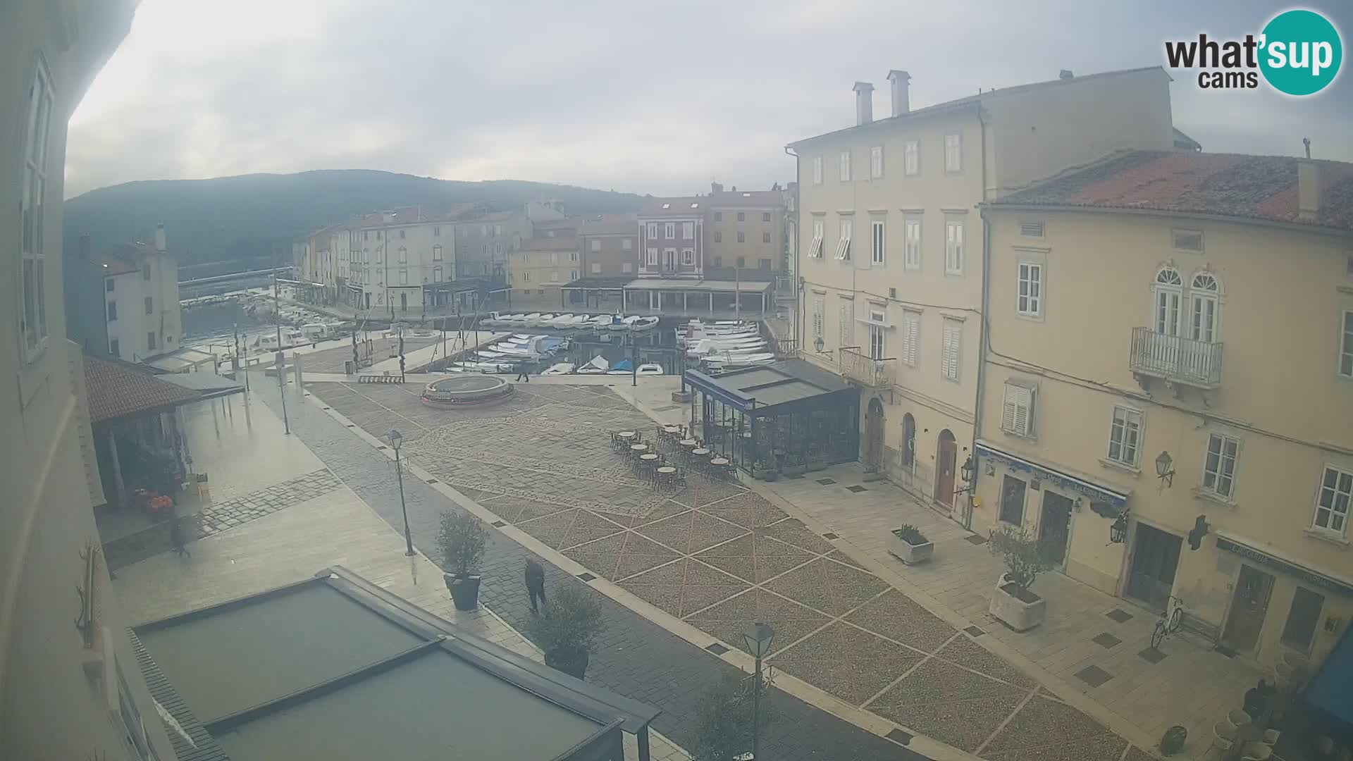 LIVE cam Cres città – piazza principale e “mandrač” – isola di Cherso – Croazia