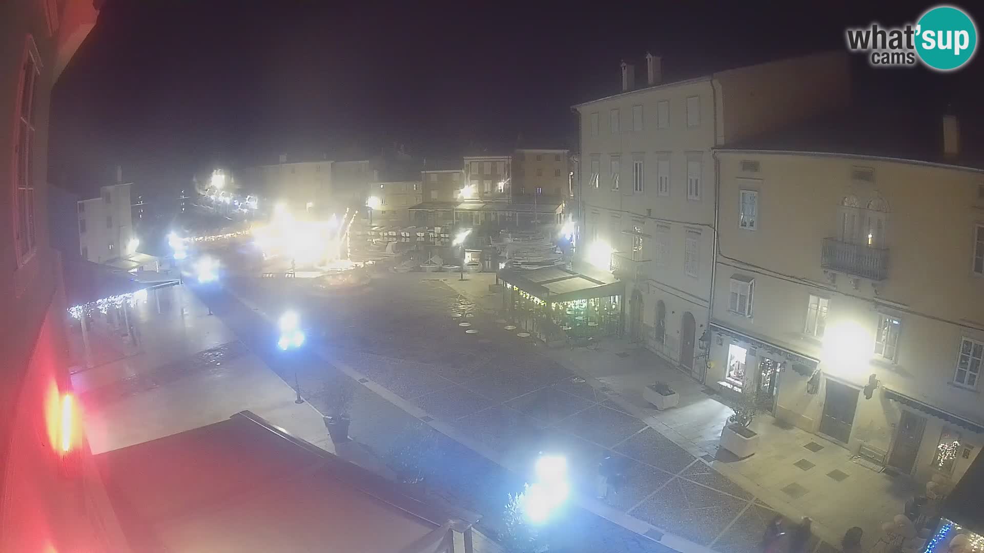 Web kamera Grad Cres – glavni trg i “mandrač” – otok Cres