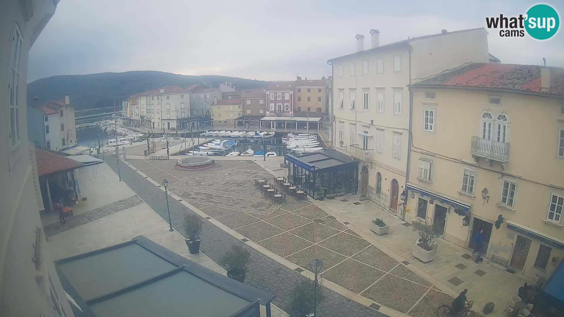 LIVE cam Cres città – piazza principale e “mandrač” – isola di Cherso – Croazia