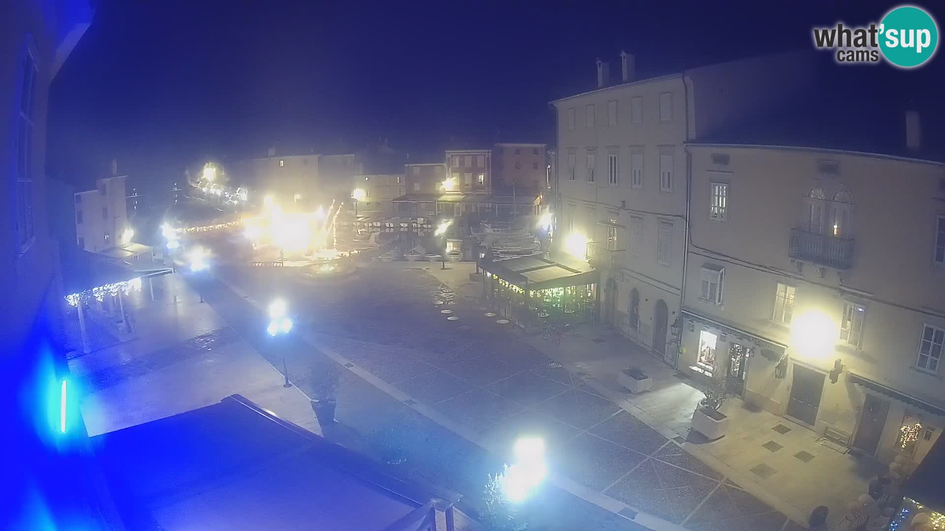 V ŽIVO spletna kamera Cres mesto – glavni trg in “mandrač” – otok Cres – Hrvaška