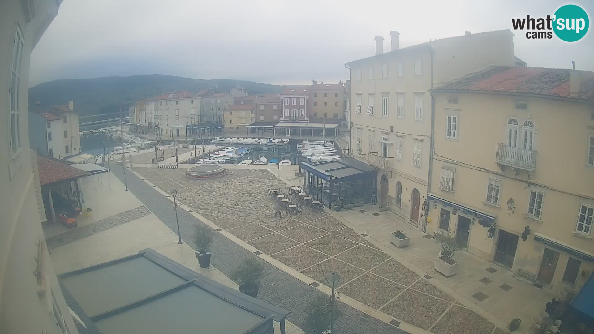 LIVE cam Cres città – piazza principale e “mandrač” – isola di Cherso – Croazia