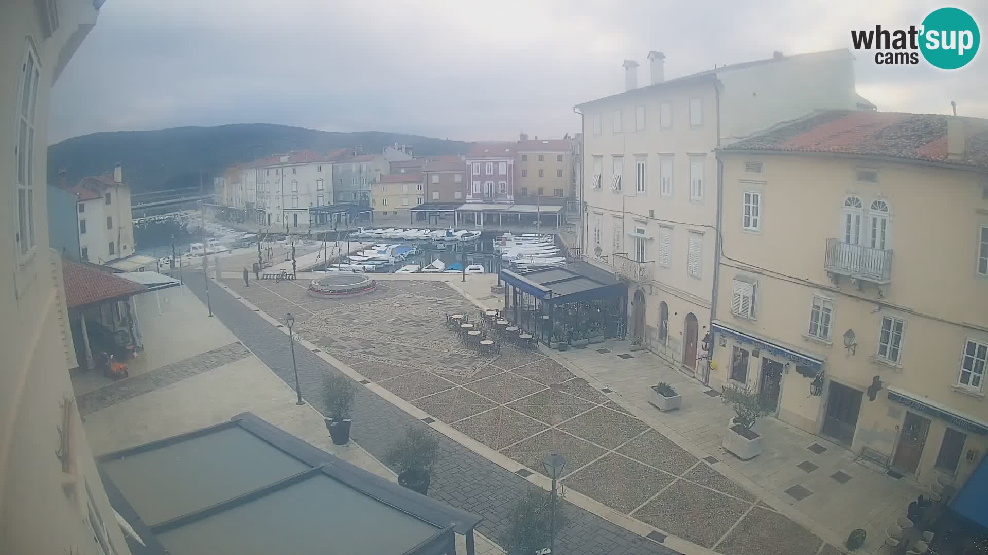 LIVE cam Cres città – piazza principale e “mandrač” – isola di Cherso – Croazia