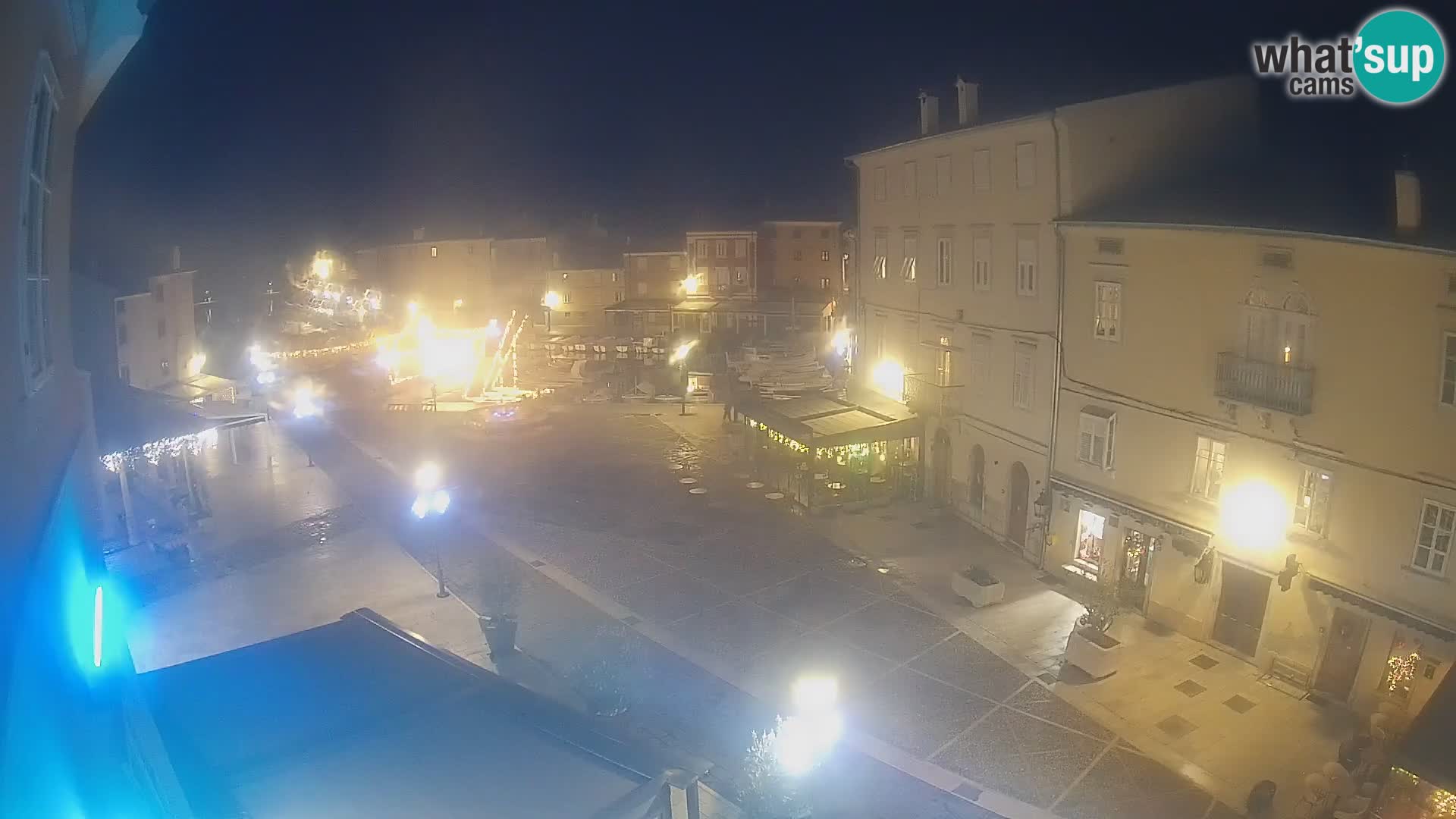 Web kamera Grad Cres – glavni trg i “mandrač” – otok Cres