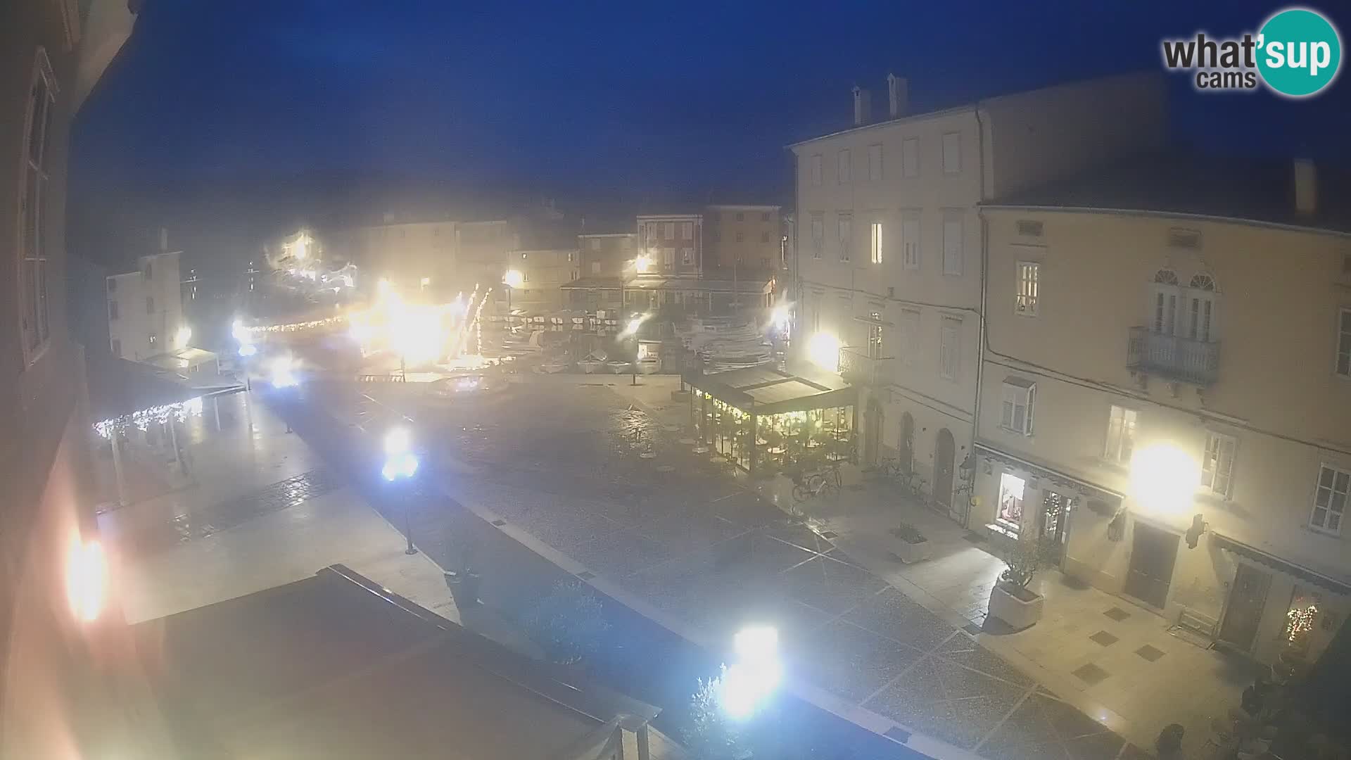 Cámara en vivo ciudad de Cres – plaza principal y “mandrač” – isla de Cres – Croacia