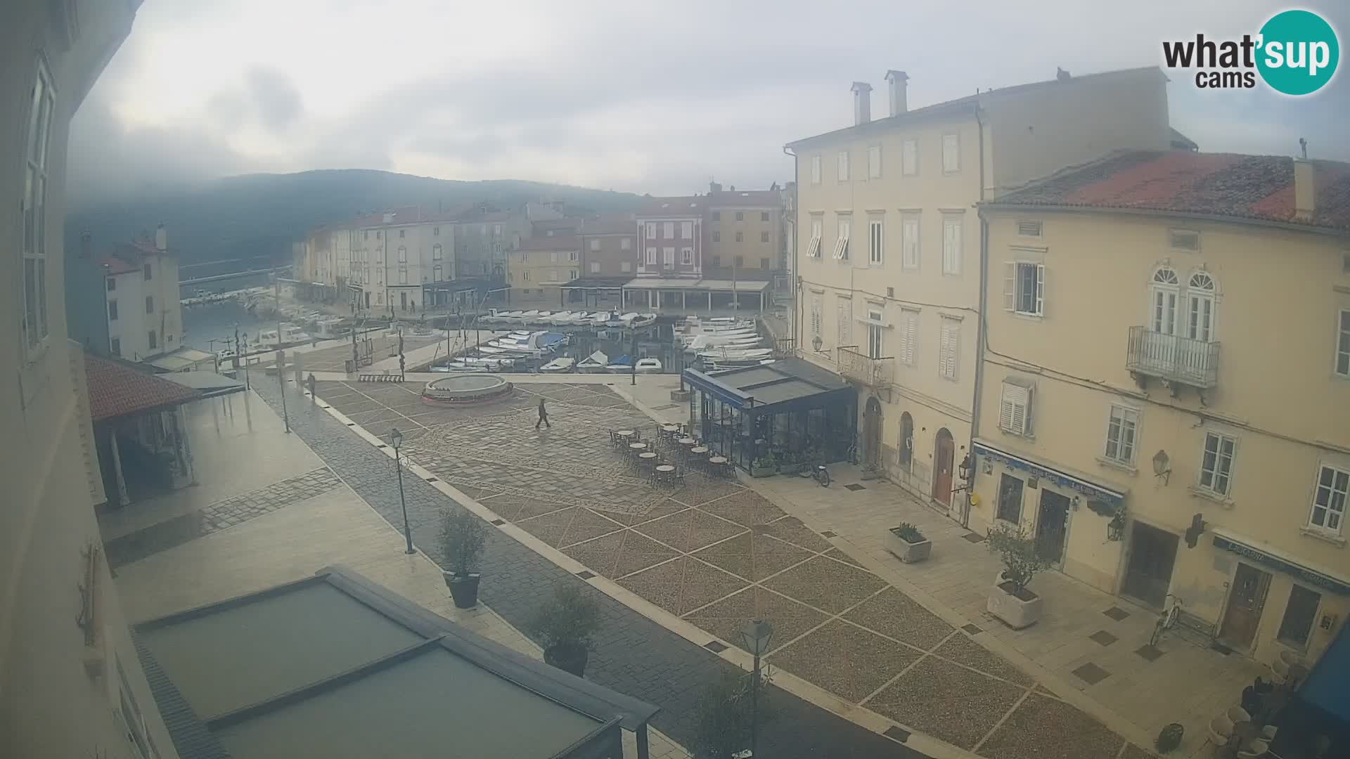 Cámara en vivo ciudad de Cres – plaza principal y “mandrač” – isla de Cres – Croacia