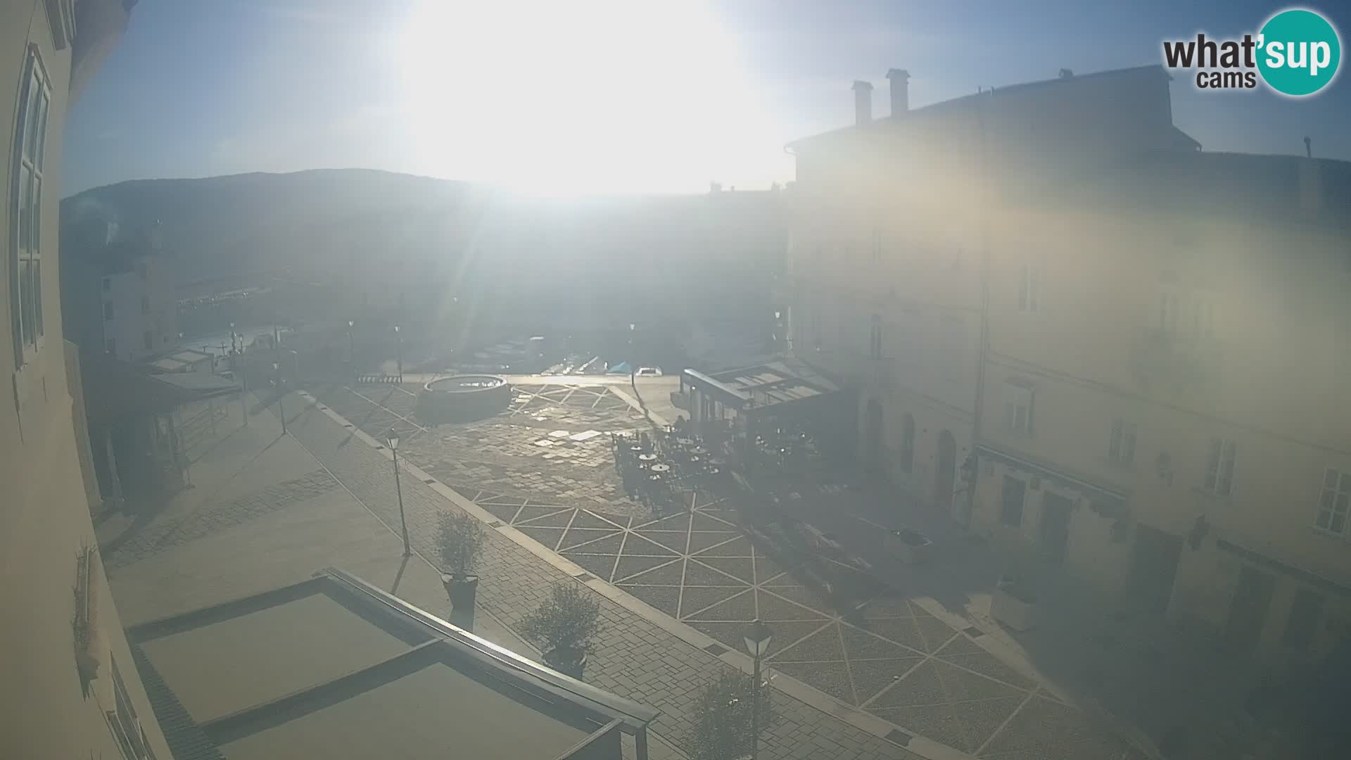 LIVE cam Cres city – place principale et “mandrač” – île de Cres – Croatie