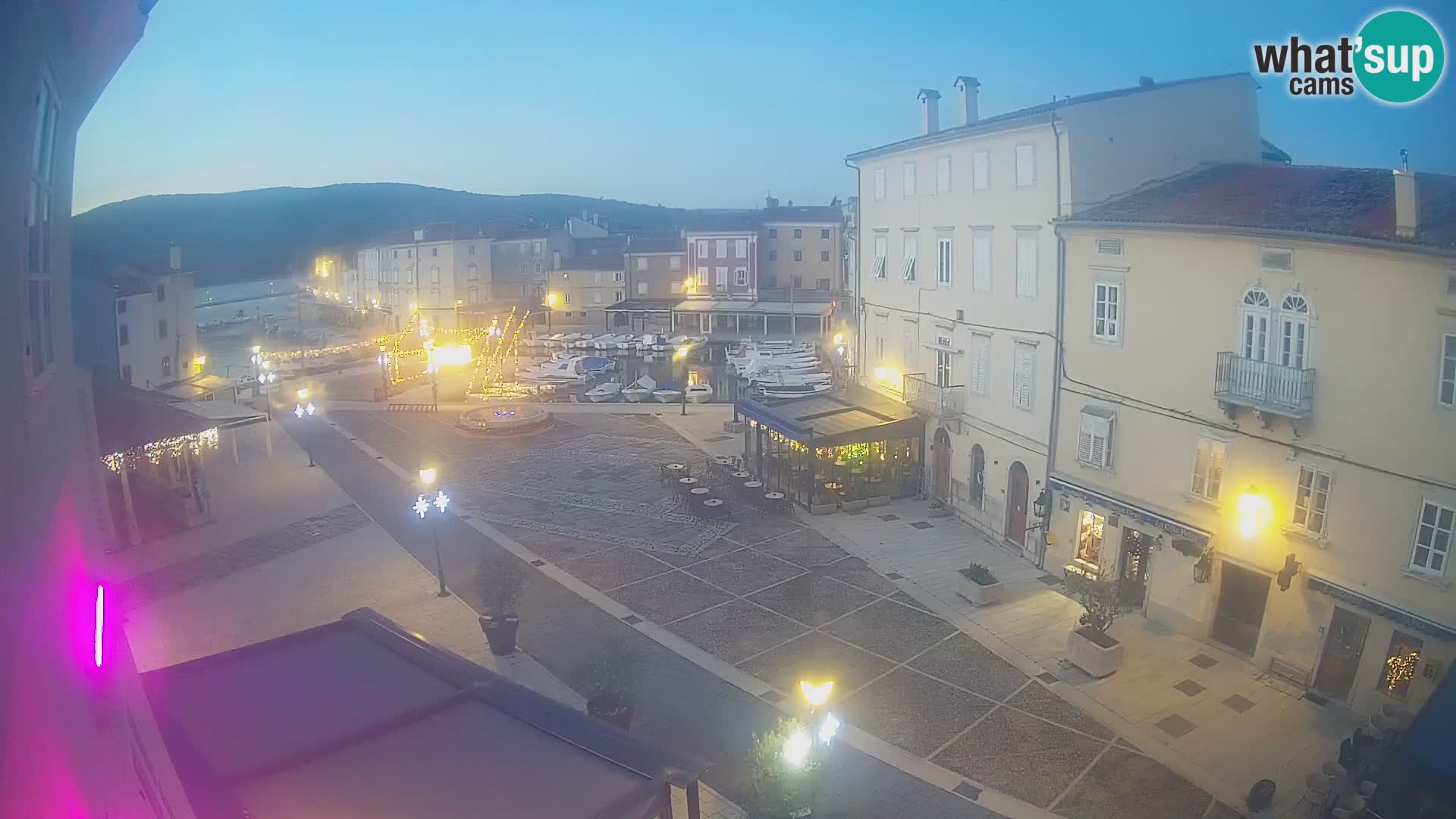 LIVE cam Cres Stadt – Hauptplatz und “mandrač” – Cres Insel – Kroatien
