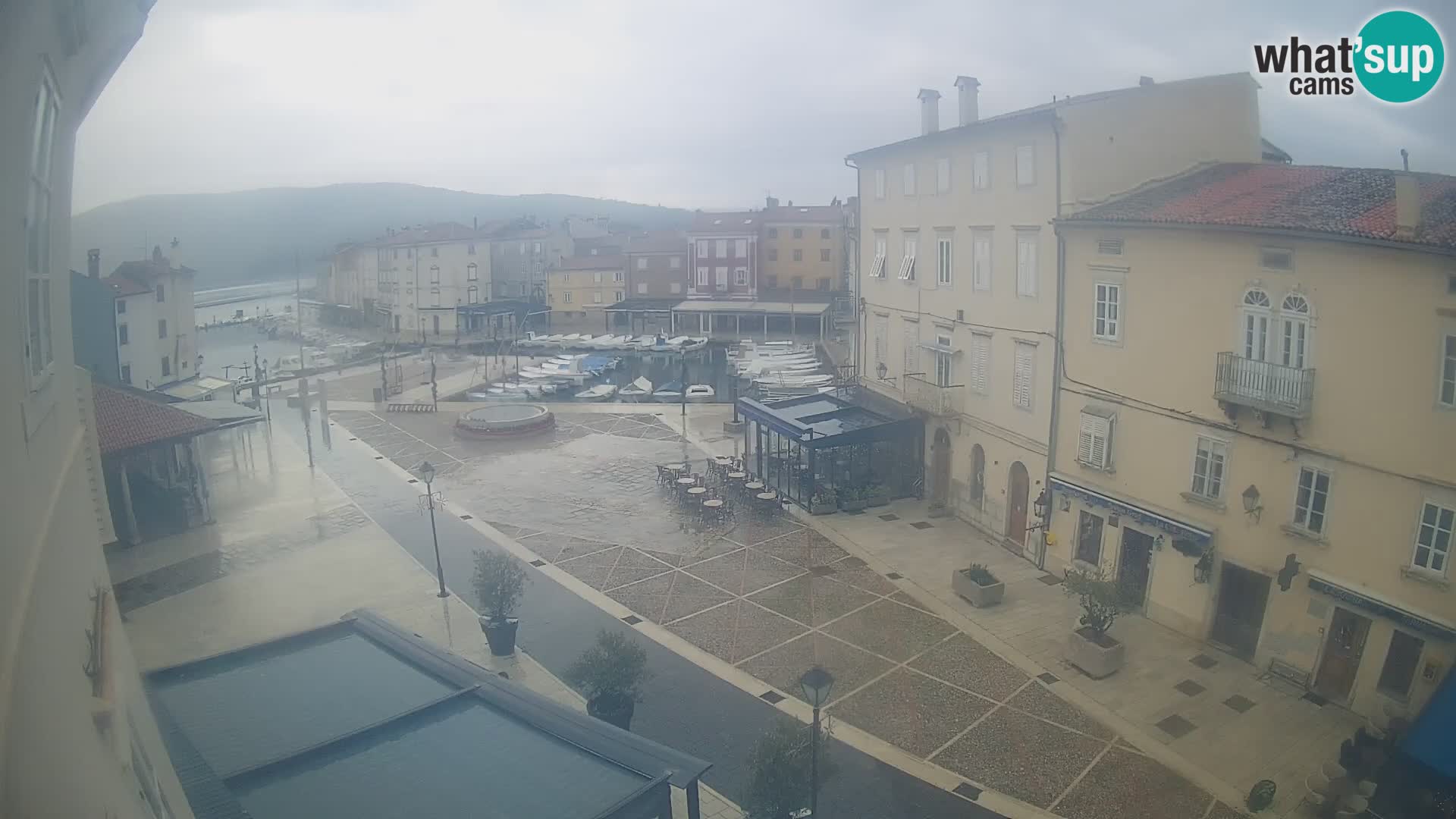 LIVE cam Cres city – place principale et “mandrač” – île de Cres – Croatie