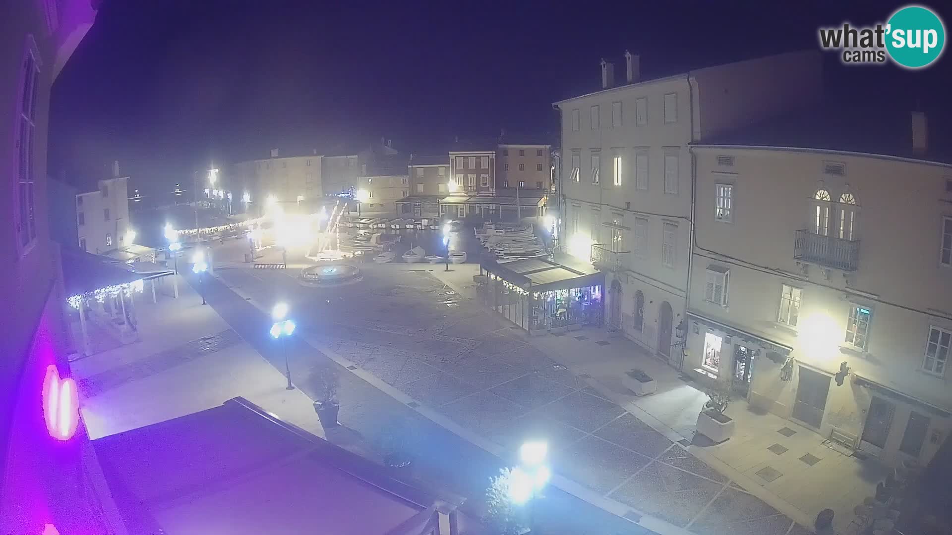 Kamera v ŽIVO Cres mesto – glavni trg in “mandrač” – otok Cres – Hrvaška