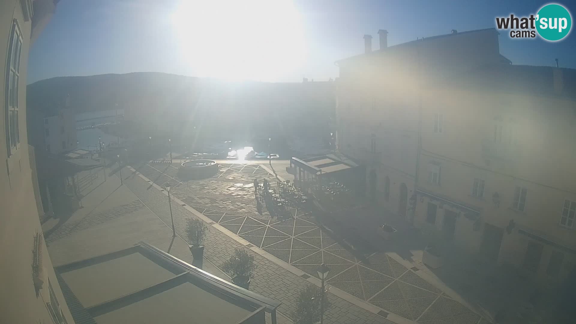 Cámara en vivo ciudad de Cres – plaza principal y “mandrač” – isla de Cres – Croacia