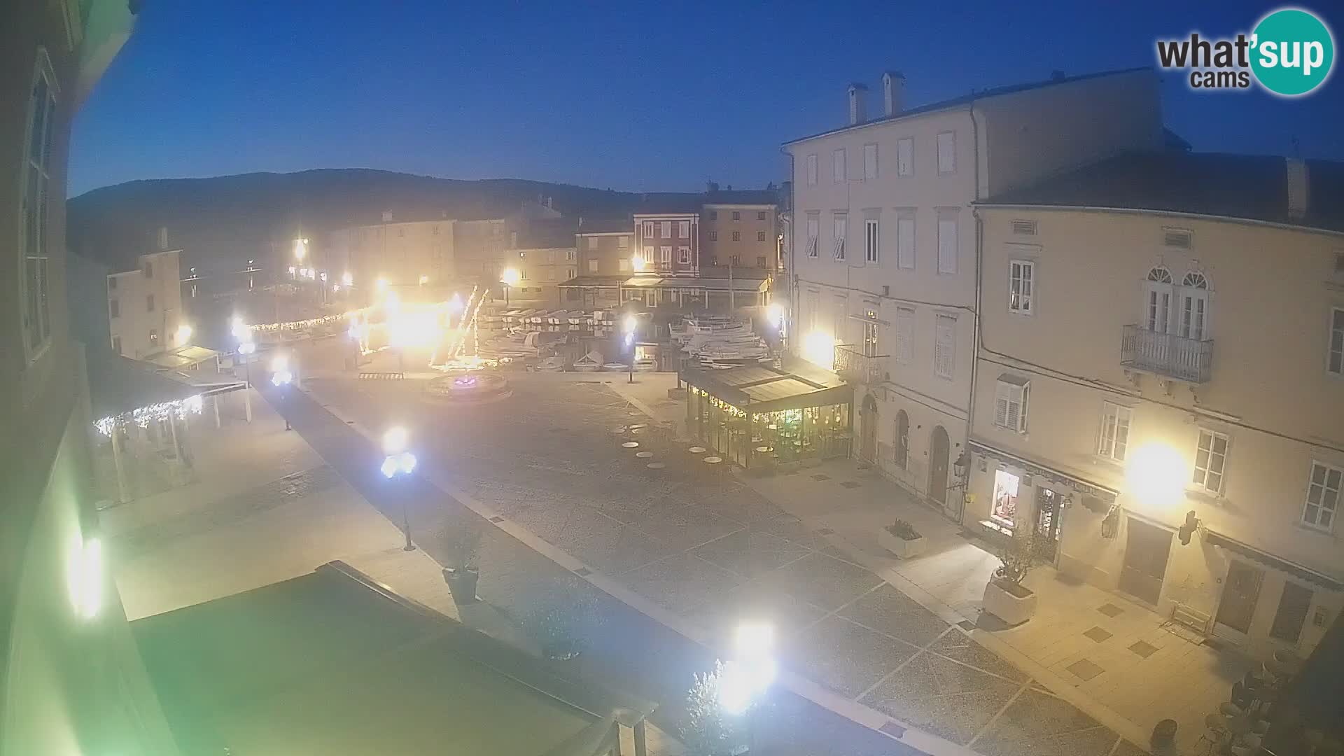 LIVE cam Cres città – piazza principale e “mandrač” – isola di Cherso – Croazia