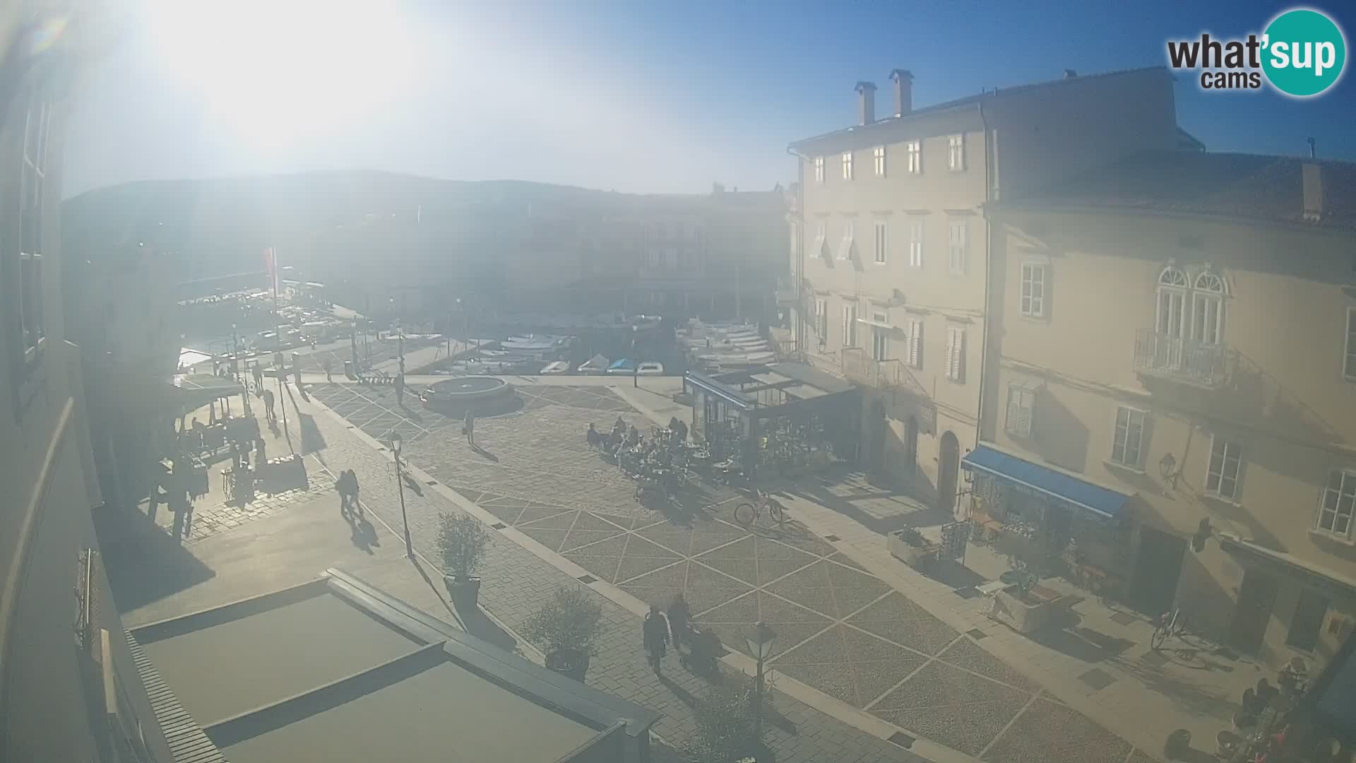 LIVE cam Cres city – place principale et “mandrač” – île de Cres – Croatie