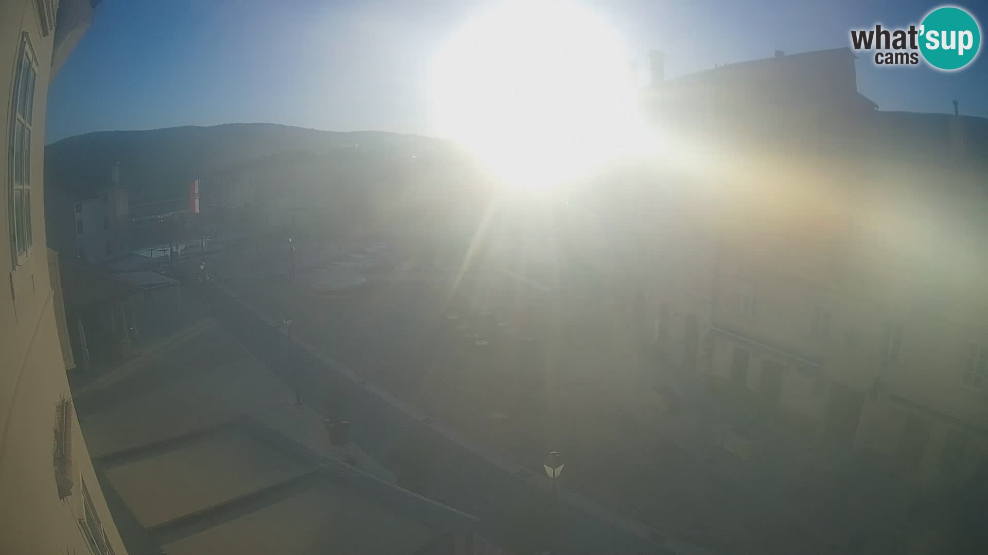 Kamera v ŽIVO Cres mesto – glavni trg in “mandrač” – otok Cres – Hrvaška