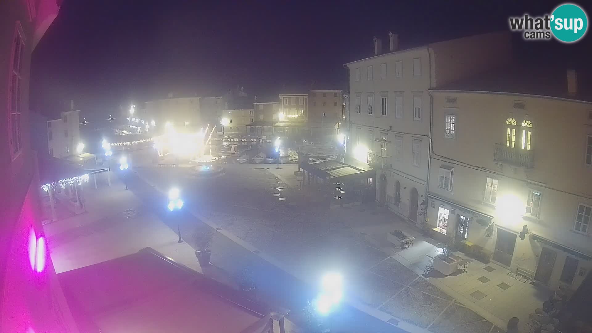 Cámara en vivo ciudad de Cres – plaza principal y “mandrač” – isla de Cres – Croacia