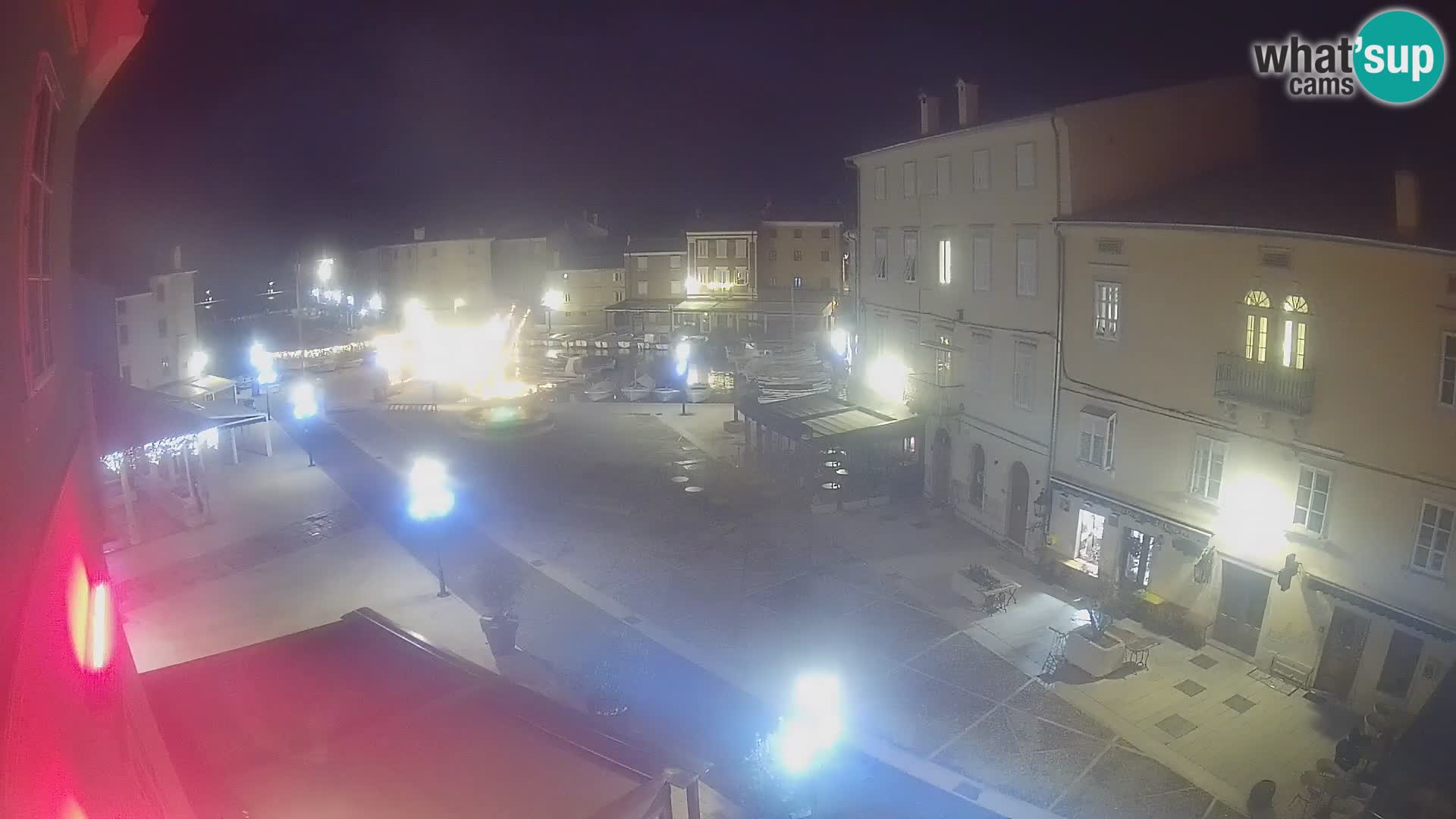 Web kamera Grad Cres – glavni trg i “mandrač” – otok Cres