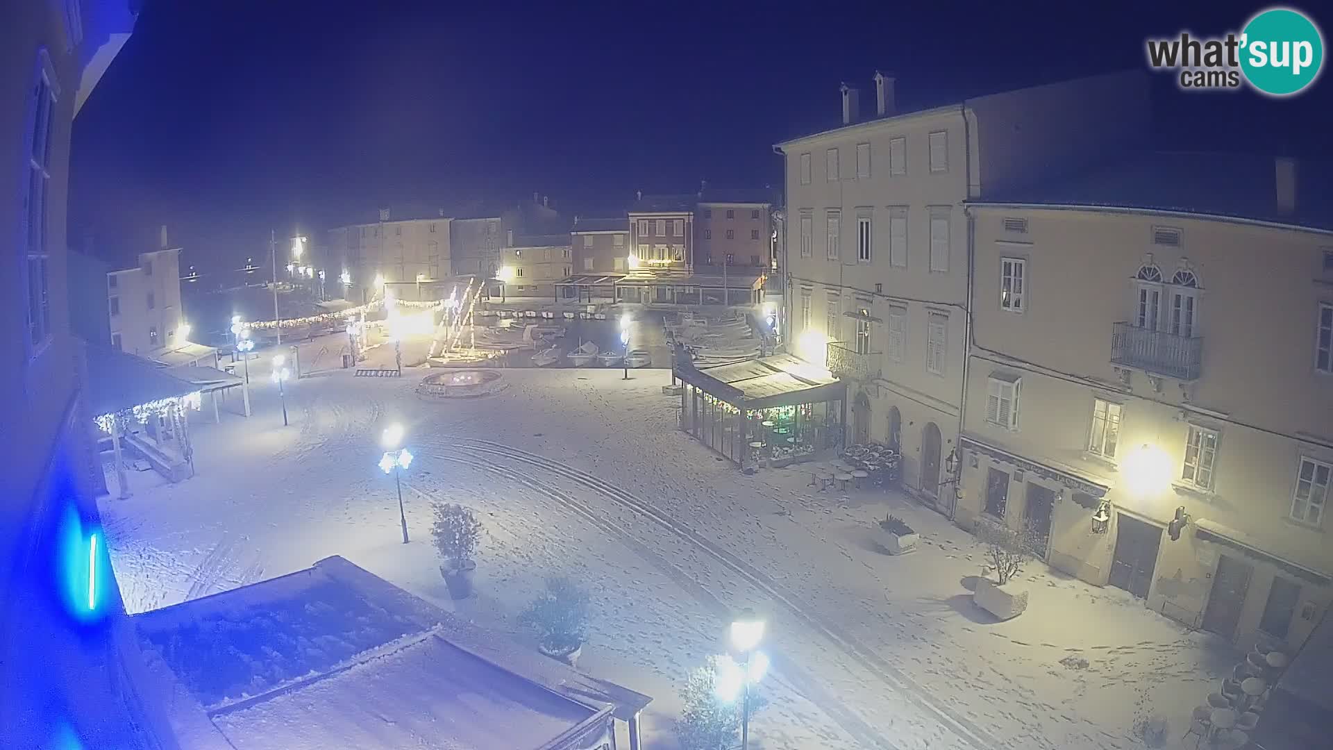 Kamera v ŽIVO Cres mesto – glavni trg in “mandrač” – otok Cres – Hrvaška