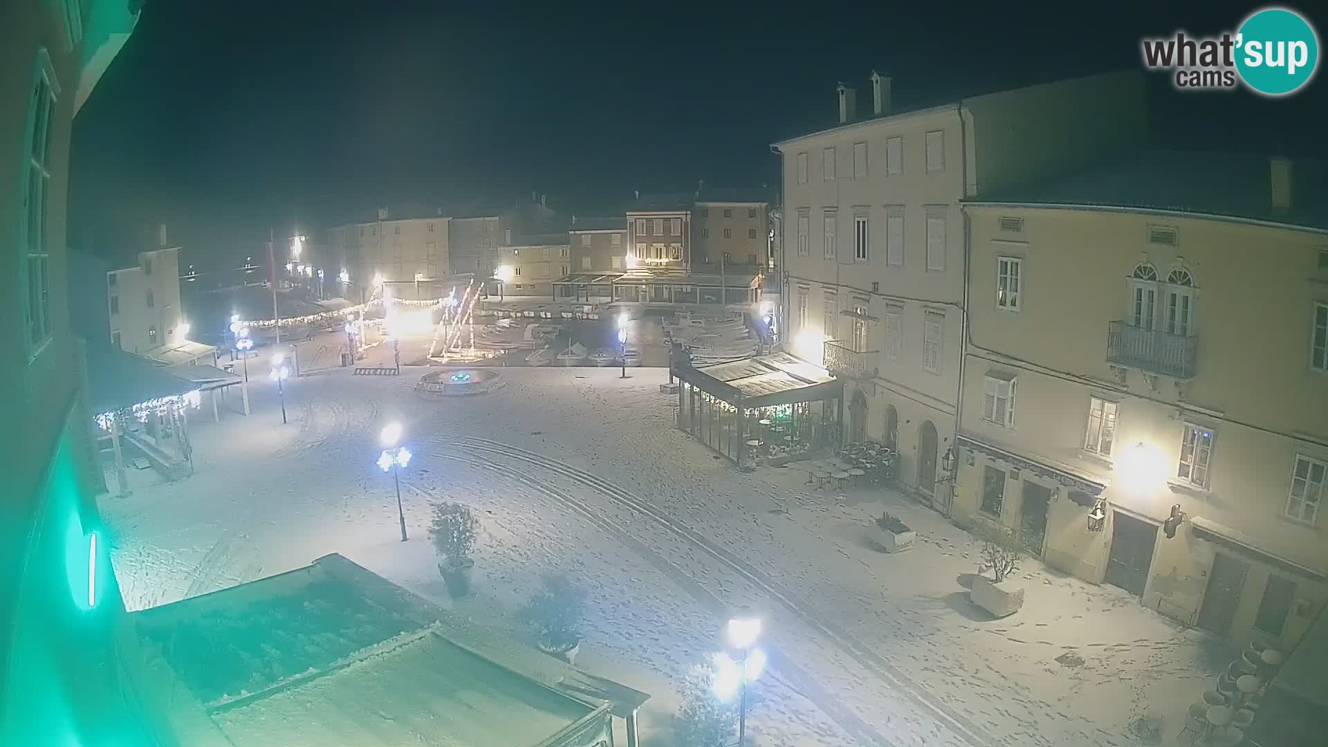 Kamera v ŽIVO Cres mesto – glavni trg in “mandrač” – otok Cres – Hrvaška