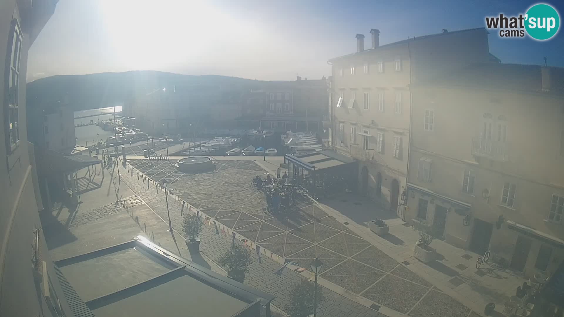 LIVE cam Cres città – piazza principale e “mandrač” – isola di Cherso – Croazia