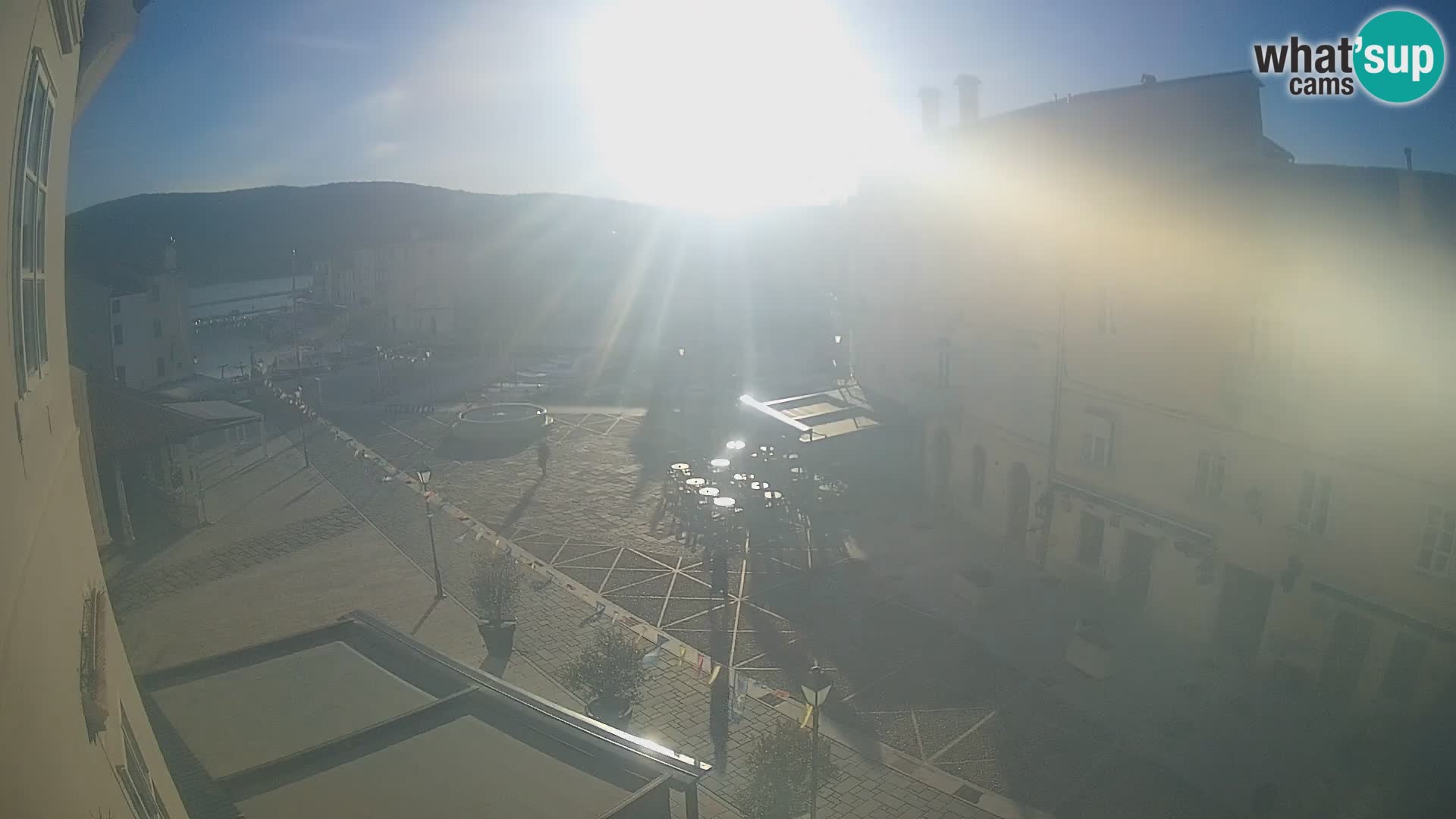 LIVE cam Cres city – place principale et “mandrač” – île de Cres – Croatie