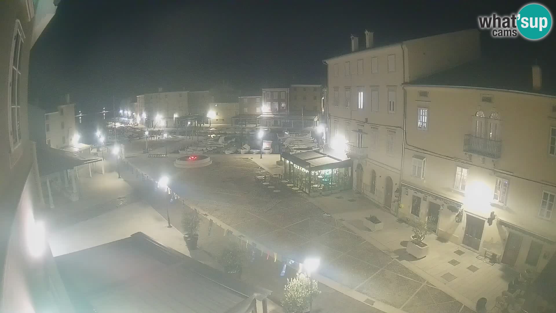 Cámara en vivo ciudad de Cres – plaza principal y “mandrač” – isla de Cres – Croacia