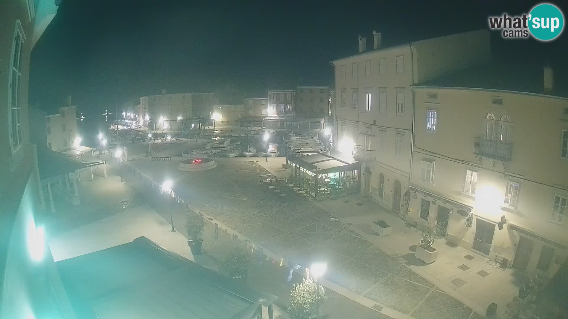 Cámara en vivo ciudad de Cres – plaza principal y “mandrač” – isla de Cres – Croacia