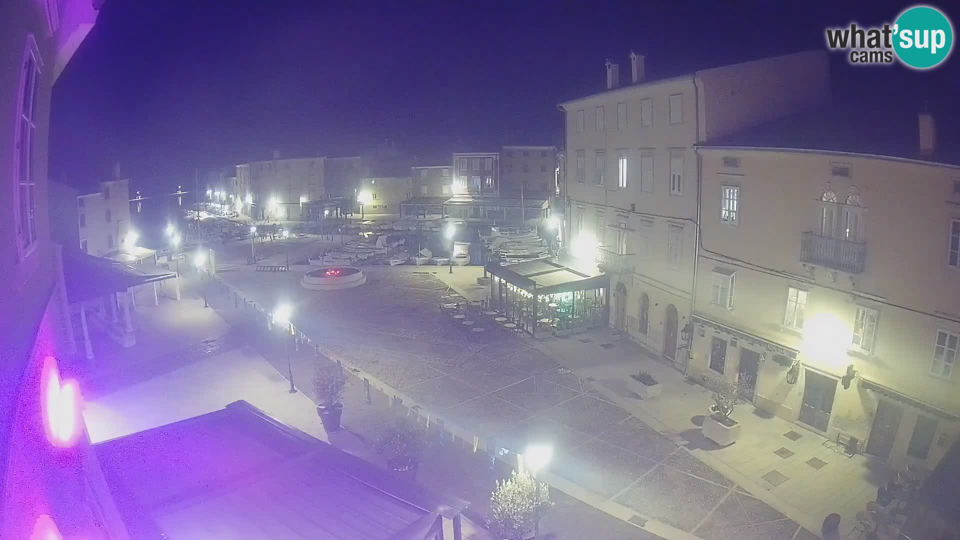 Cámara en vivo ciudad de Cres – plaza principal y “mandrač” – isla de Cres – Croacia