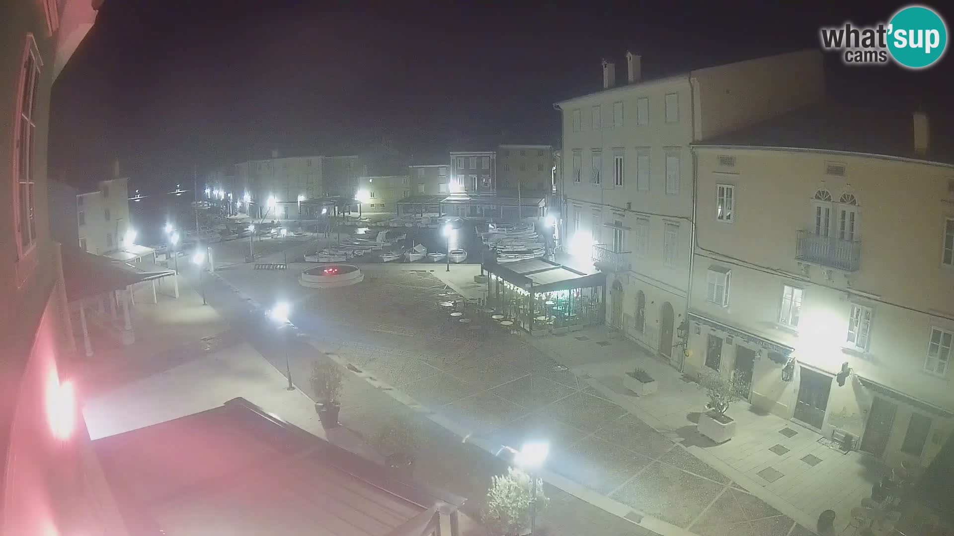 LIVE cam Cres city – place principale et “mandrač” – île de Cres – Croatie