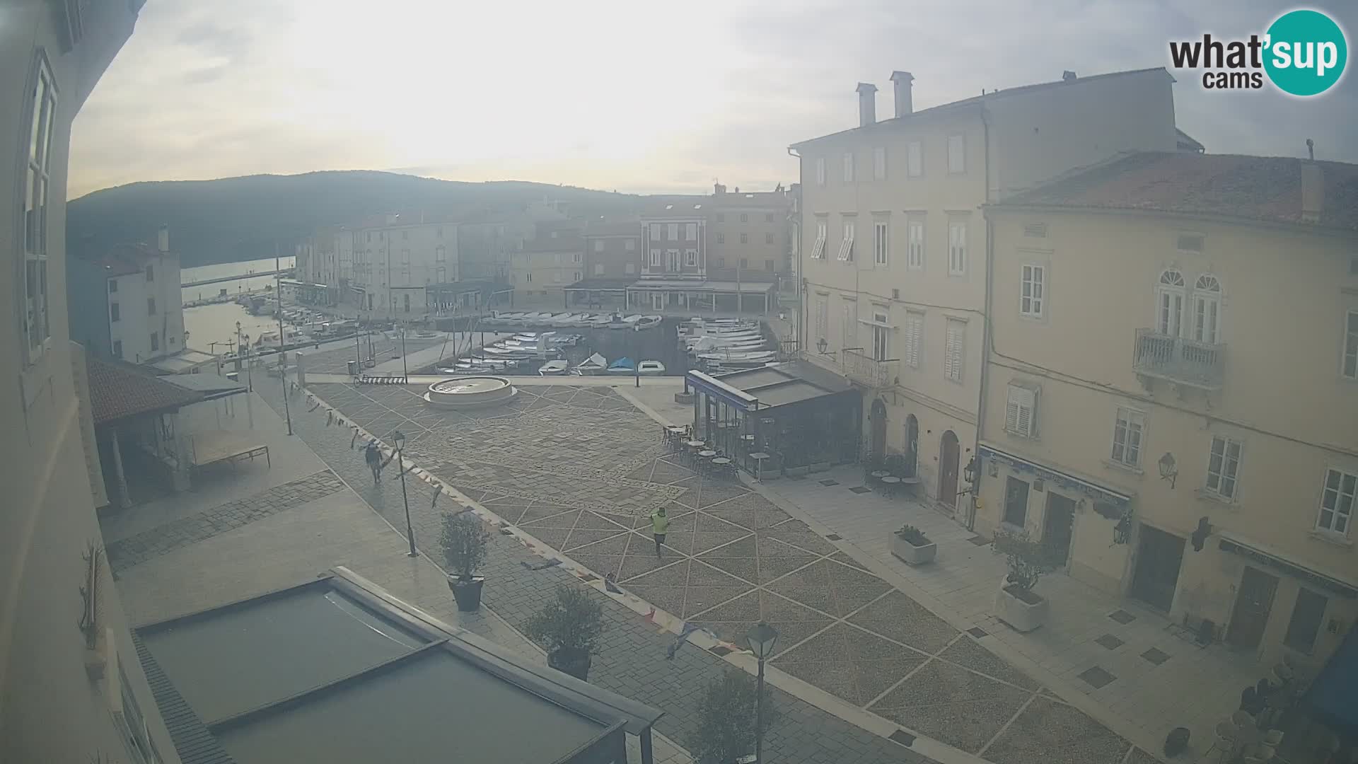 LIVE cam Cres Stadt – Hauptplatz und “mandrač” – Cres Insel – Kroatien