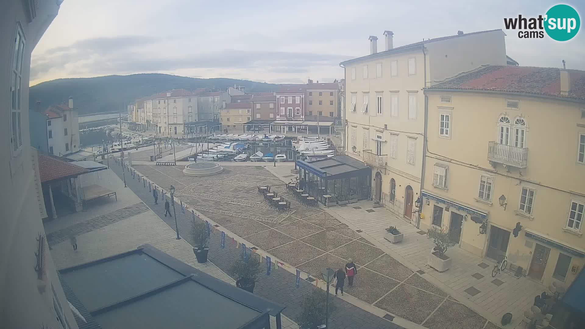 LIVE cam Cres città – piazza principale e “mandrač” – isola di Cherso – Croazia