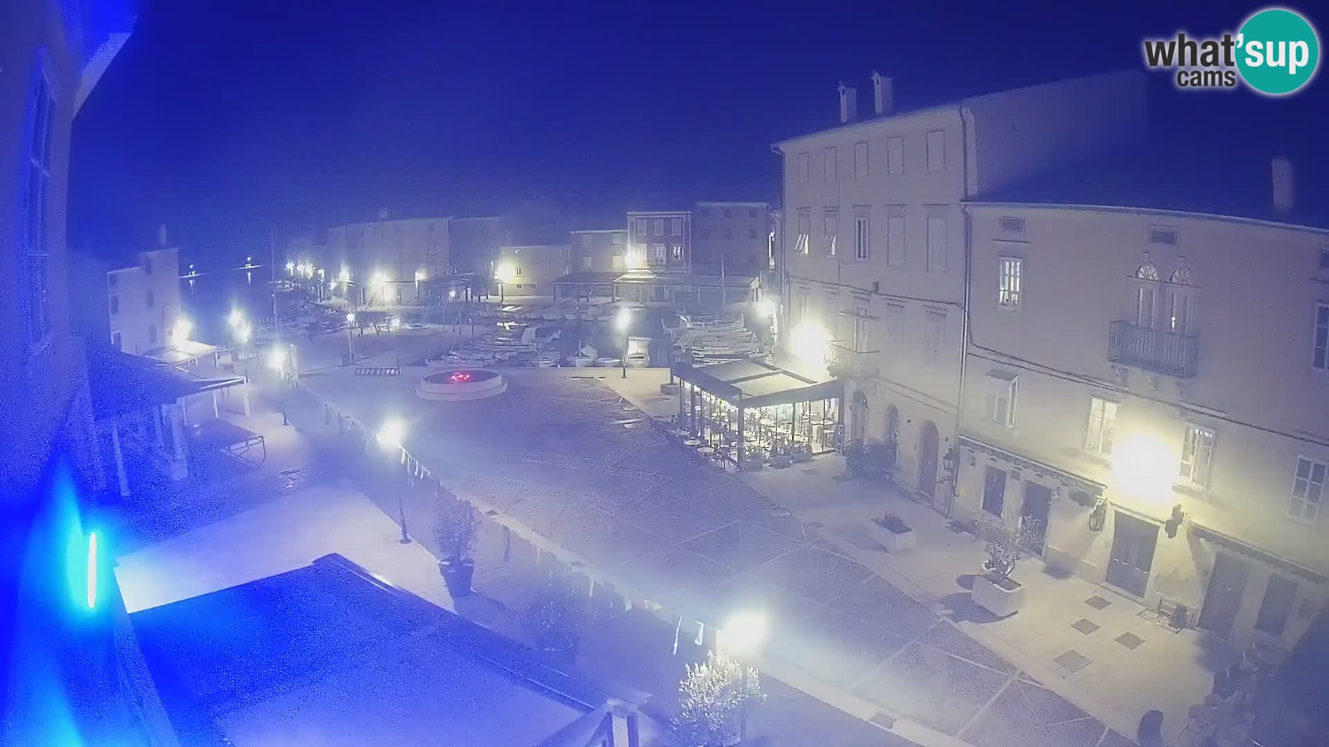 Cámara en vivo ciudad de Cres – plaza principal y “mandrač” – isla de Cres – Croacia