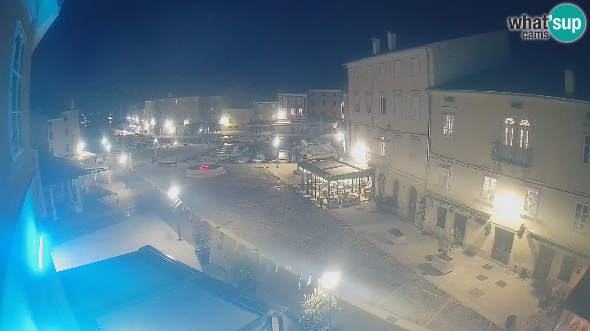 Kamera v ŽIVO Cres mesto – glavni trg in “mandrač” – otok Cres – Hrvaška