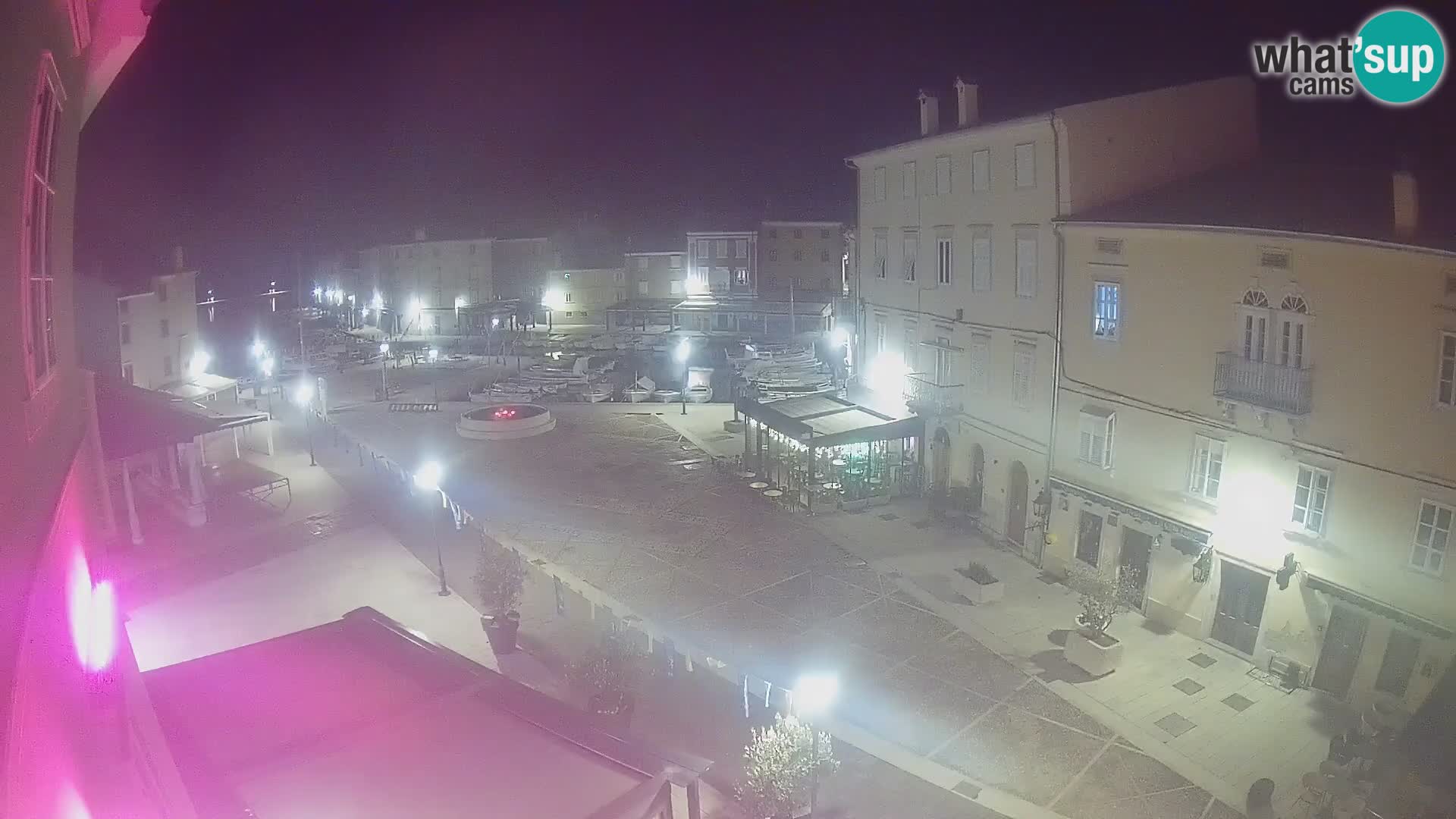 LIVE cam Cres city – place principale et “mandrač” – île de Cres – Croatie