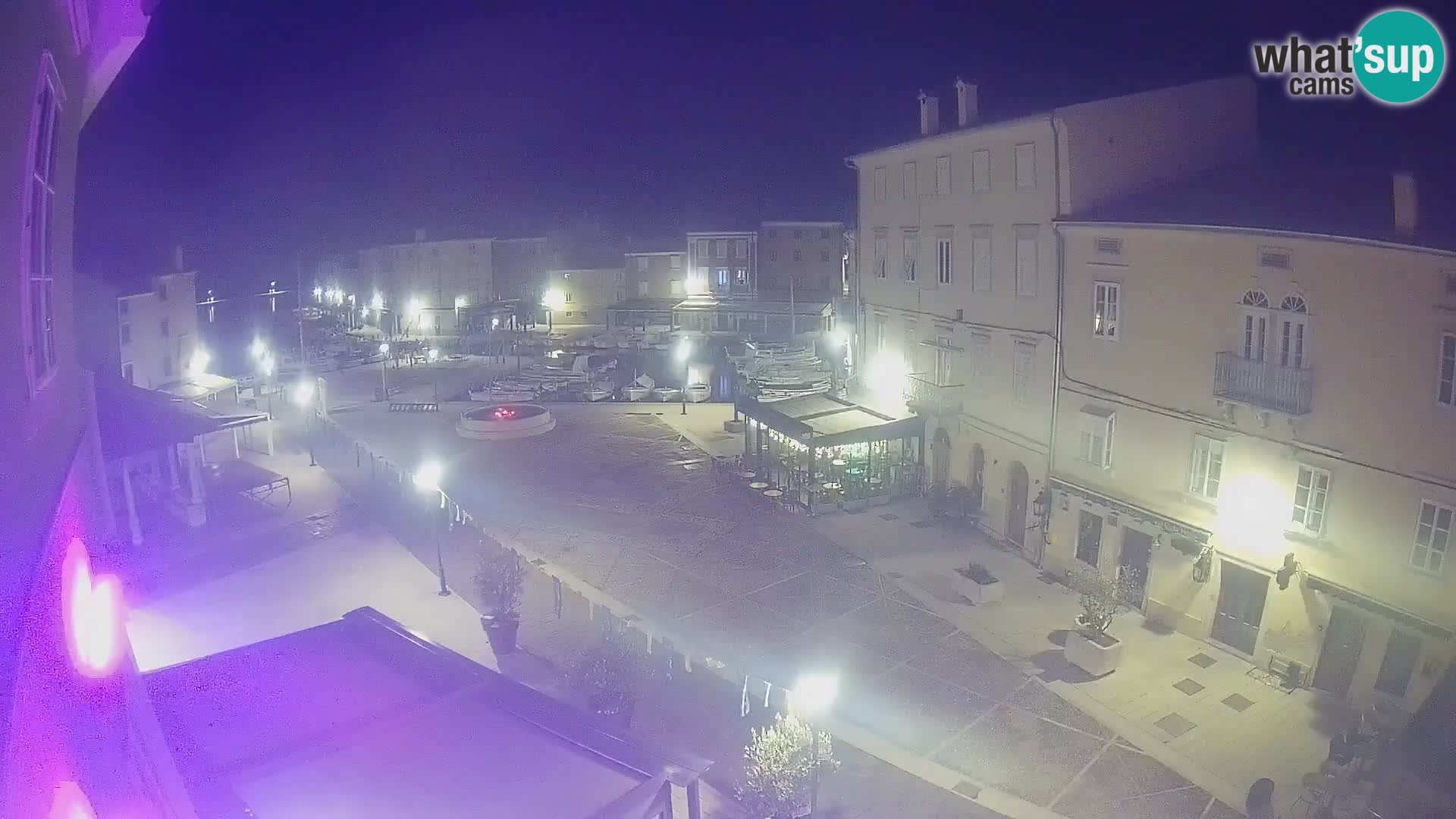 LIVE cam Cres city – place principale et “mandrač” – île de Cres – Croatie