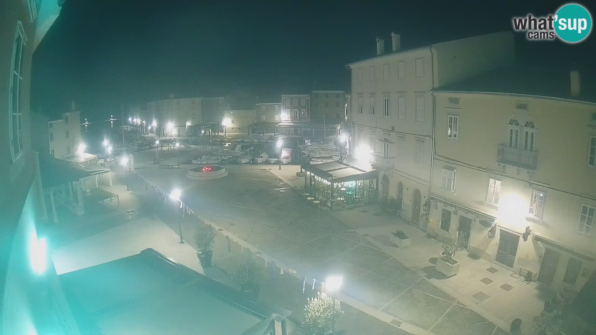 LIVE cam Cres city – place principale et “mandrač” – île de Cres – Croatie