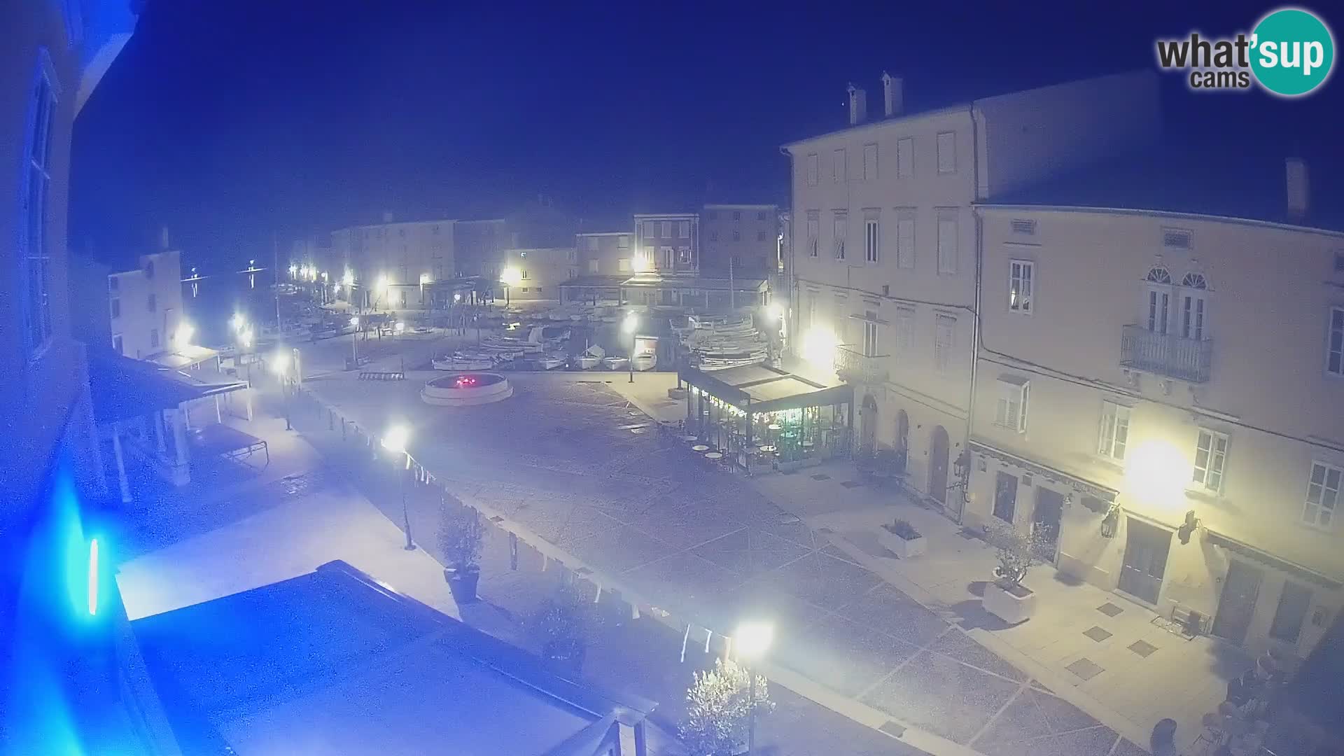 Cámara en vivo ciudad de Cres – plaza principal y “mandrač” – isla de Cres – Croacia