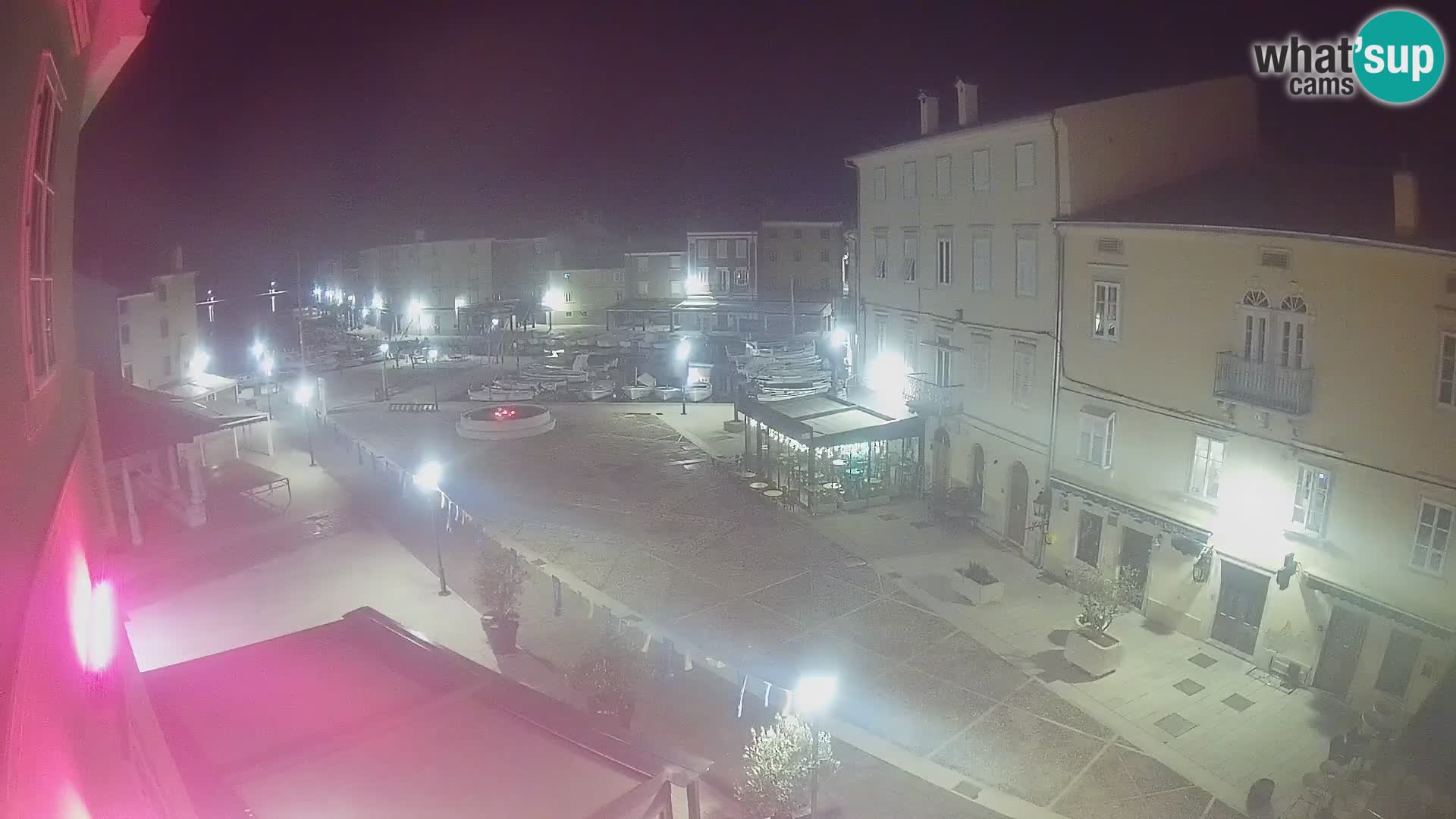 LIVE cam Cres city – place principale et “mandrač” – île de Cres – Croatie