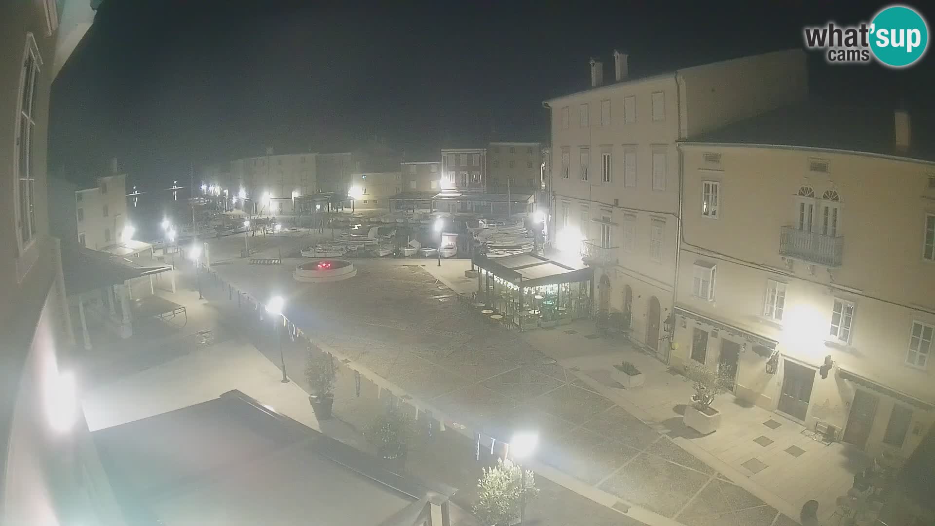 Cámara en vivo ciudad de Cres – plaza principal y “mandrač” – isla de Cres – Croacia