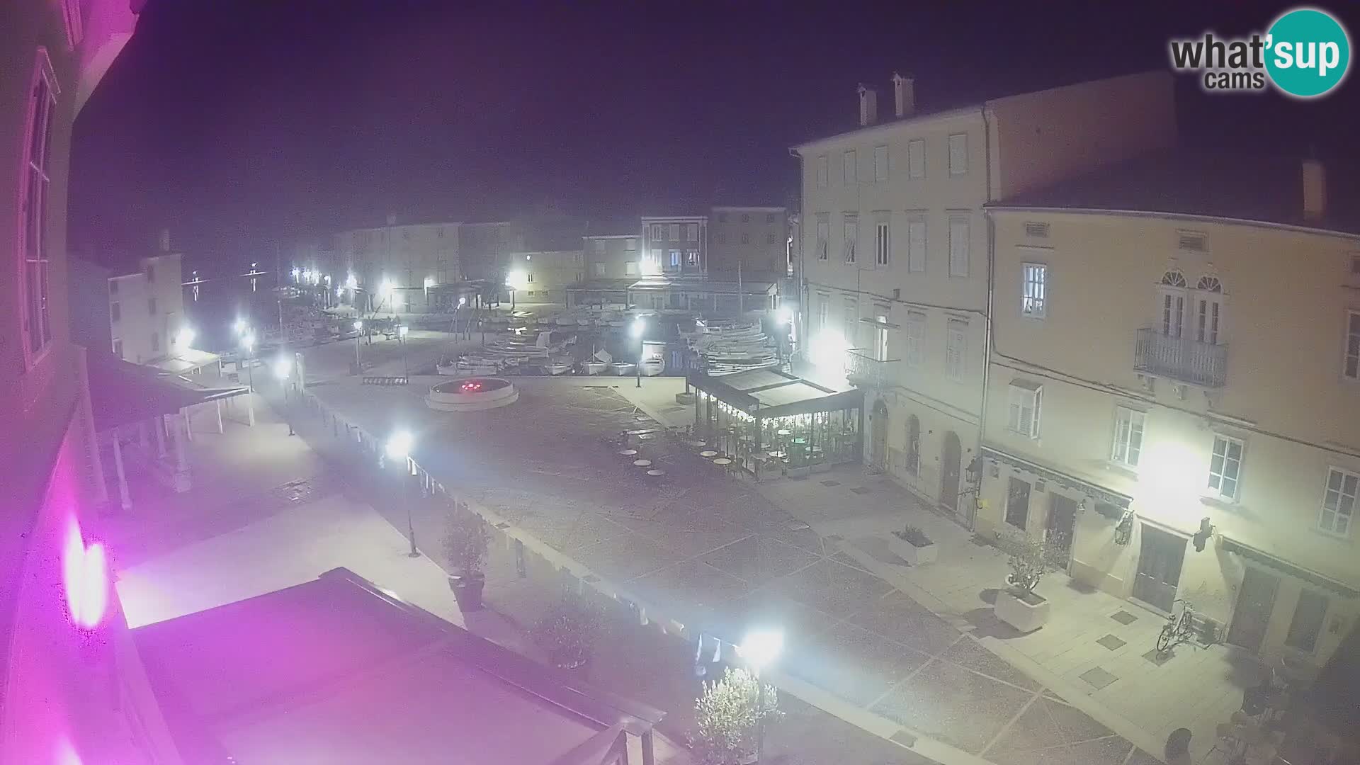 LIVE cam Cres city – place principale et “mandrač” – île de Cres – Croatie