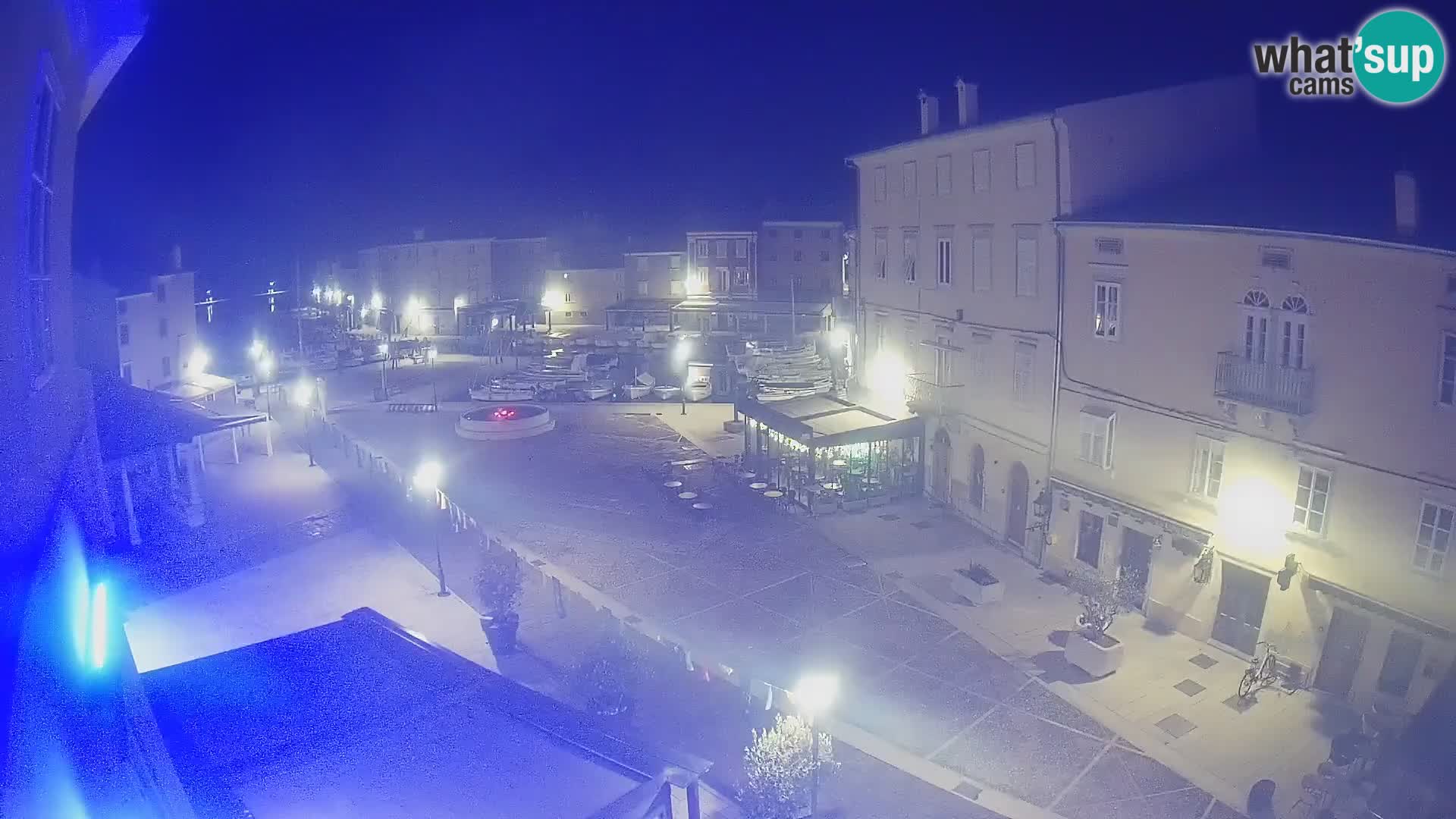 Cámara en vivo ciudad de Cres – plaza principal y “mandrač” – isla de Cres – Croacia