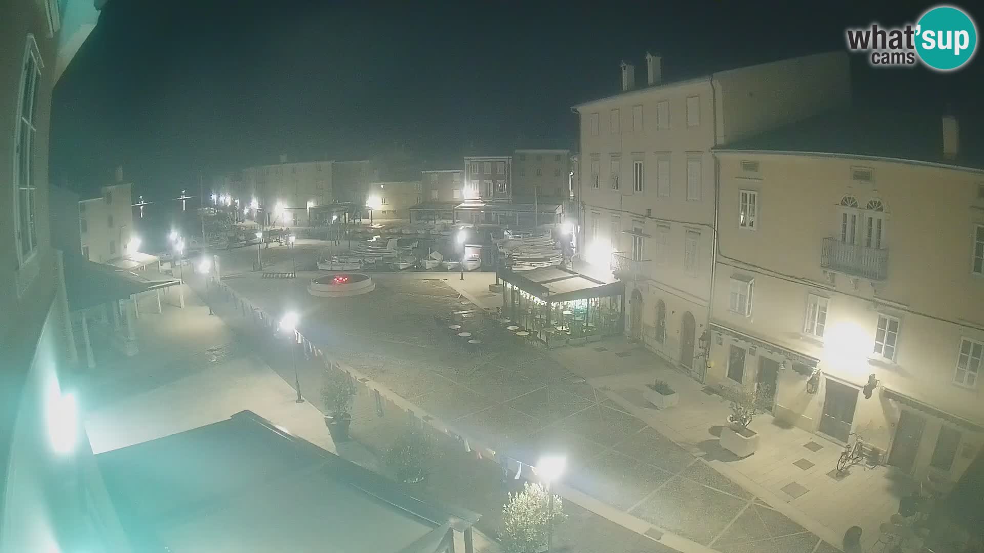 Cámara en vivo ciudad de Cres – plaza principal y “mandrač” – isla de Cres – Croacia