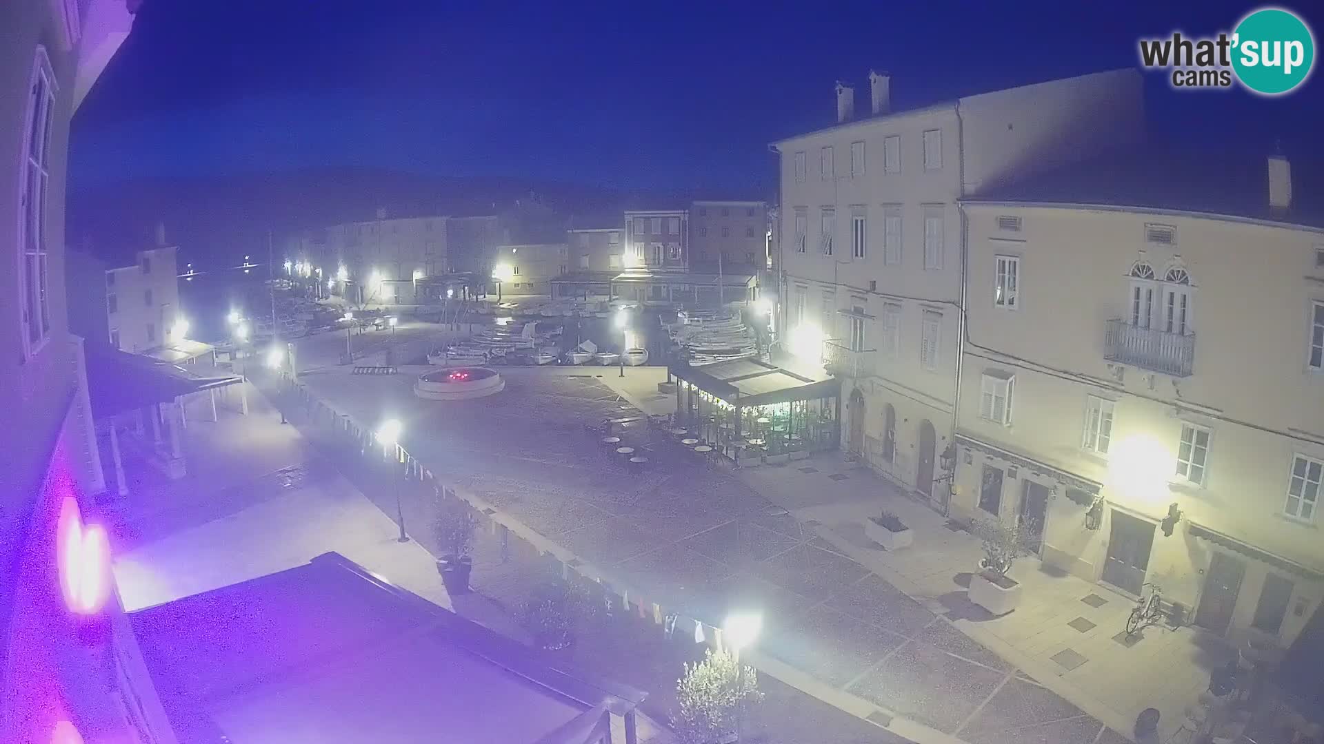 Cámara en vivo ciudad de Cres – plaza principal y “mandrač” – isla de Cres – Croacia