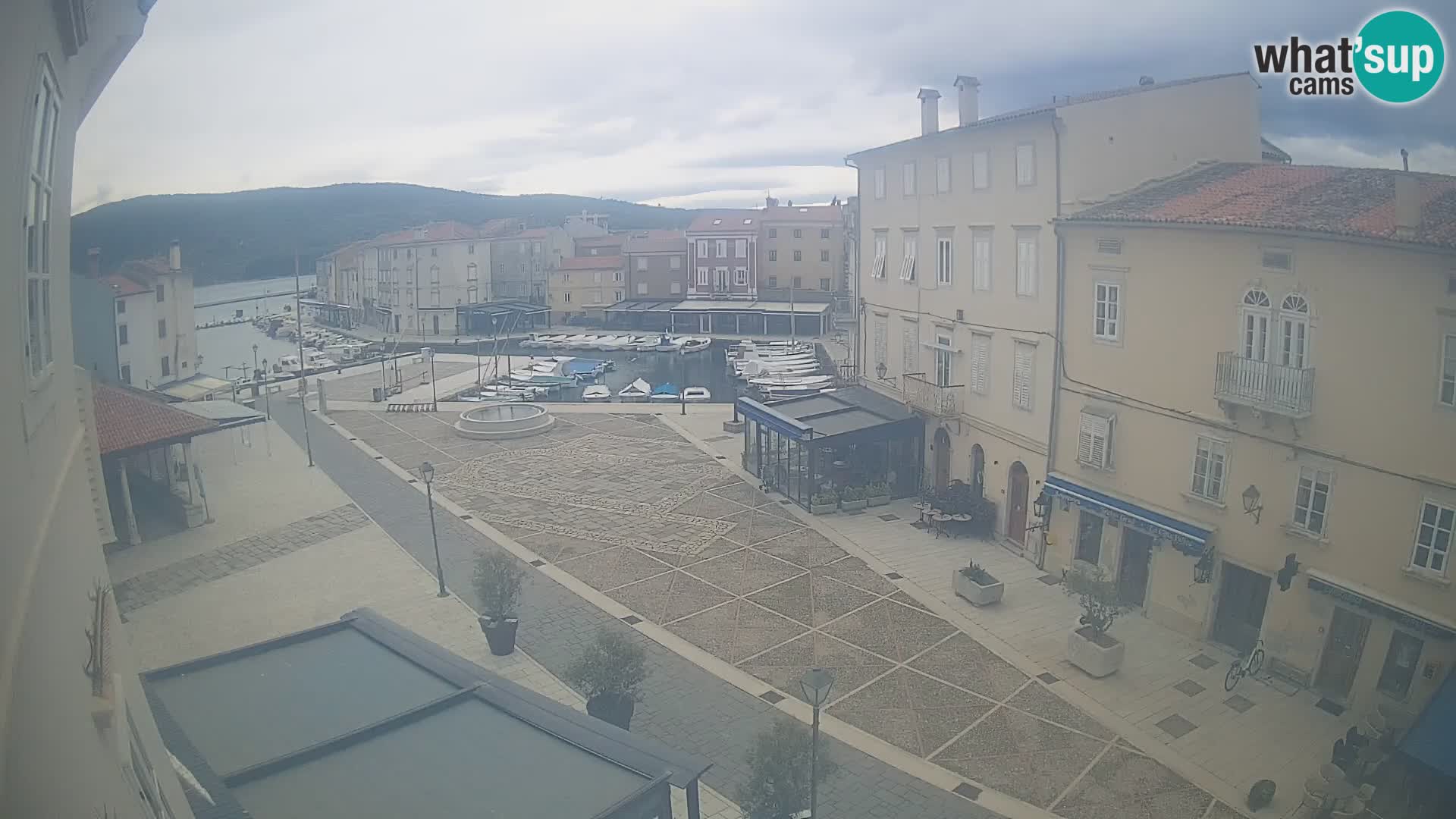 LIVE cam Cres Stadt – Hauptplatz und “mandrač” – Cres Insel – Kroatien