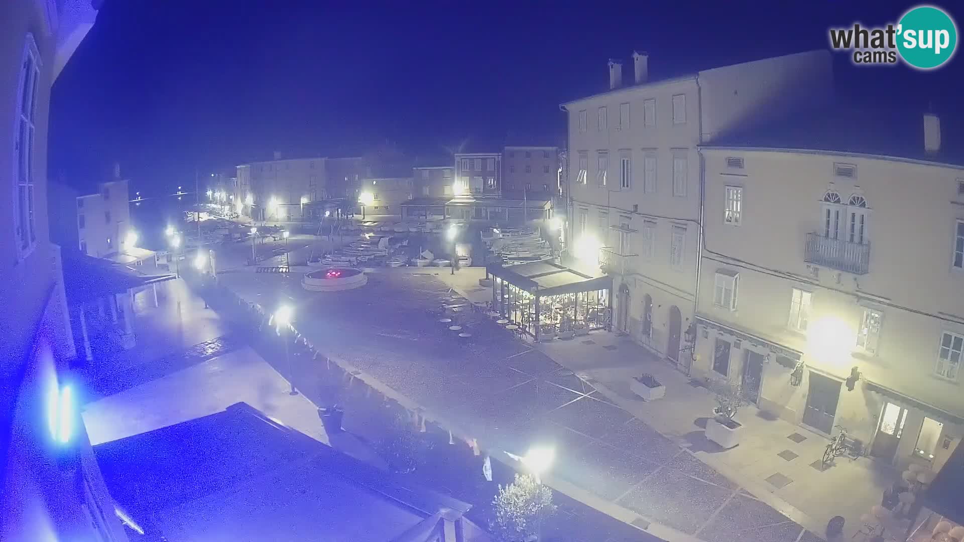 Kamera v ŽIVO Cres mesto – glavni trg in “mandrač” – otok Cres – Hrvaška