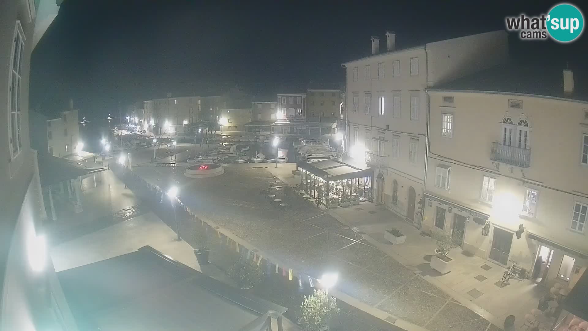 Cámara en vivo ciudad de Cres – plaza principal y “mandrač” – isla de Cres – Croacia