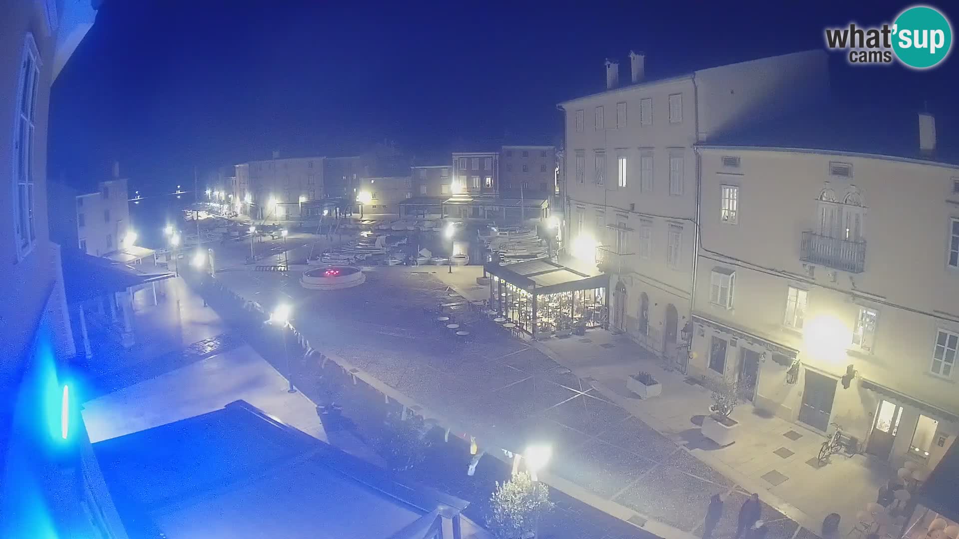 Cámara en vivo ciudad de Cres – plaza principal y “mandrač” – isla de Cres – Croacia