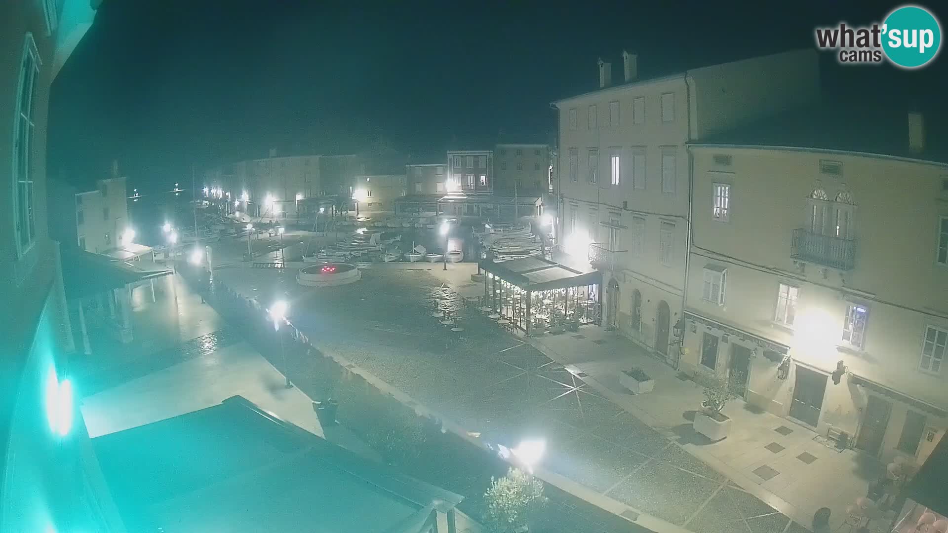 Cámara en vivo ciudad de Cres – plaza principal y “mandrač” – isla de Cres – Croacia