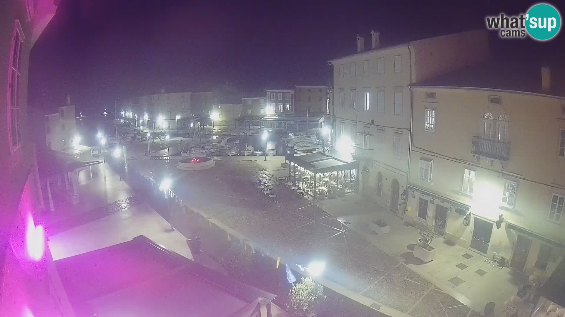 Cámara en vivo ciudad de Cres – plaza principal y “mandrač” – isla de Cres – Croacia