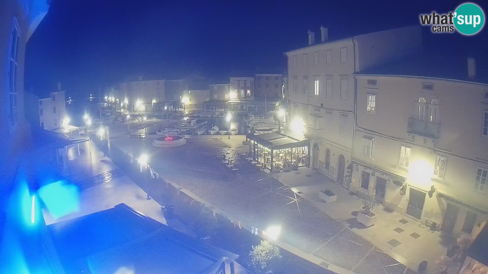 Cámara en vivo ciudad de Cres – plaza principal y “mandrač” – isla de Cres – Croacia