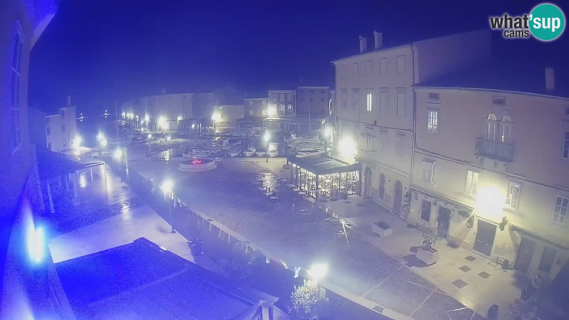 Cámara en vivo ciudad de Cres – plaza principal y “mandrač” – isla de Cres – Croacia